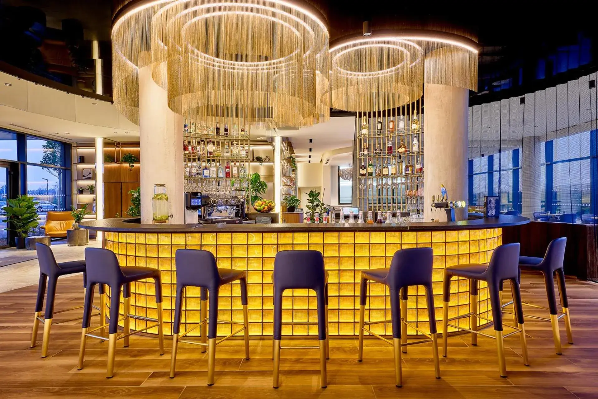 Lounge or bar in Courtyard by Marriott Lyon Eurexpo Stadium Lounge or bar in Courtyard by Marriott Lyon Eurexpo Stadium