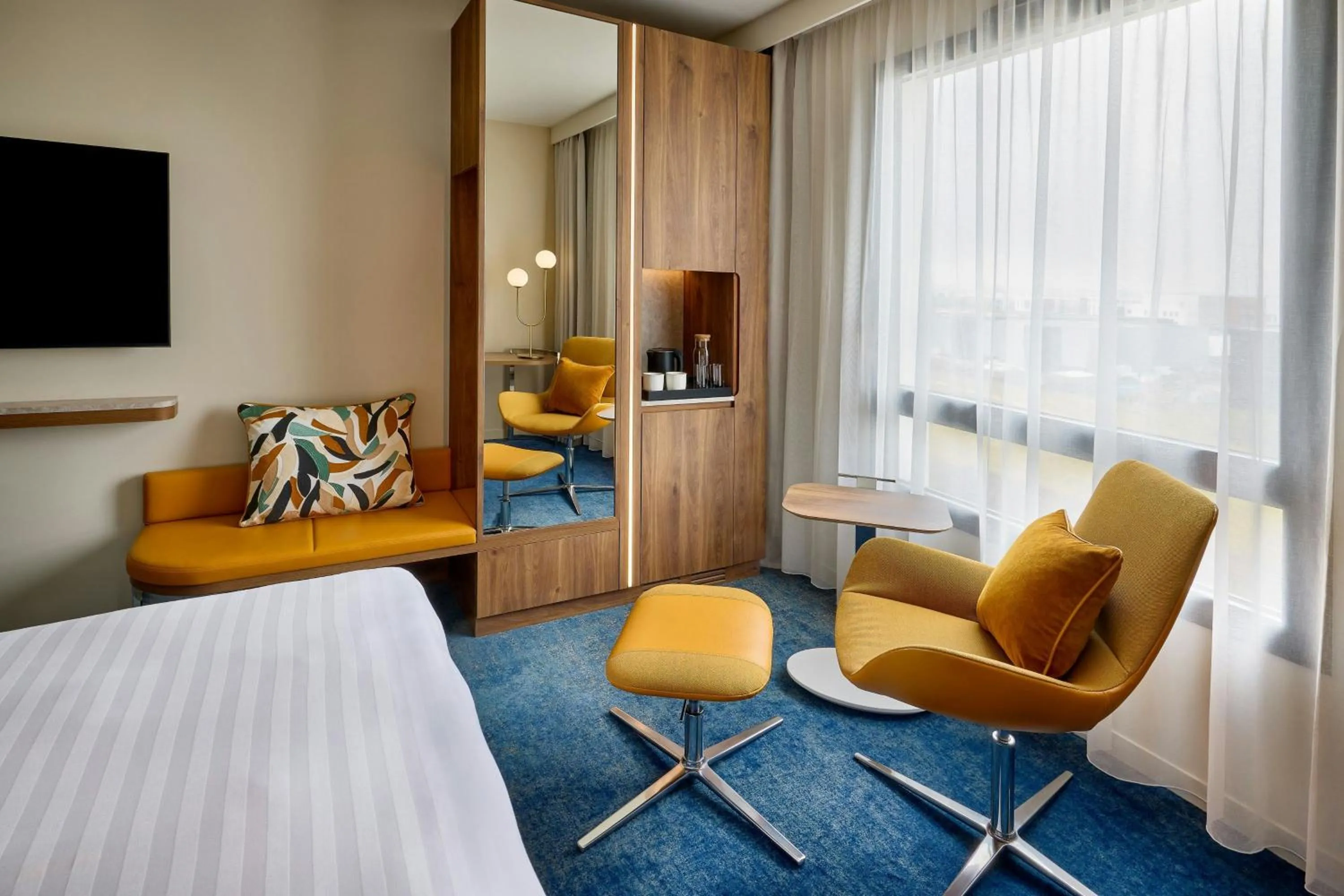 Photo of the whole room, Bed in Courtyard by Marriott Lyon Eurexpo Stadium