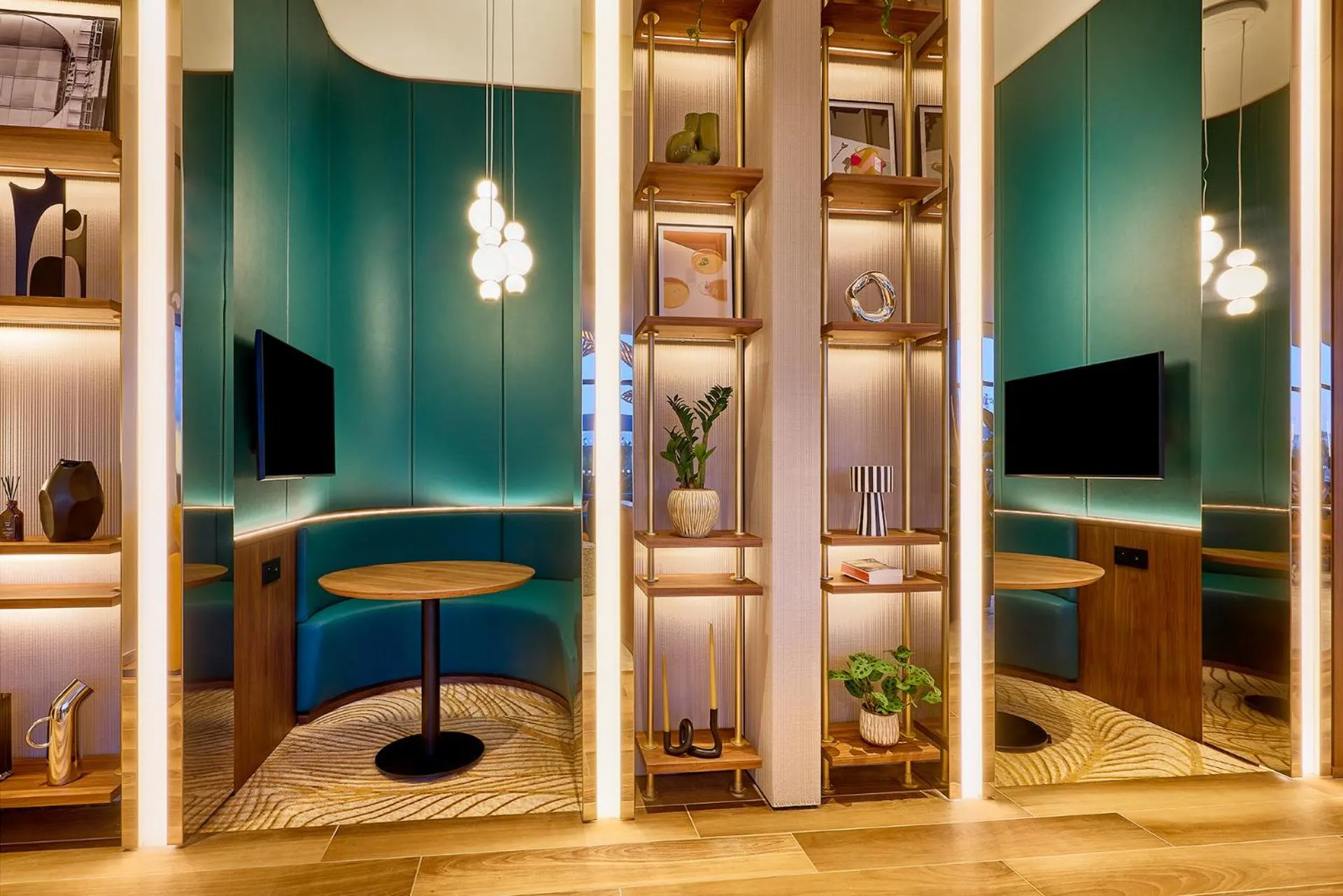 TV and multimedia in Courtyard by Marriott Lyon Eurexpo Stadium