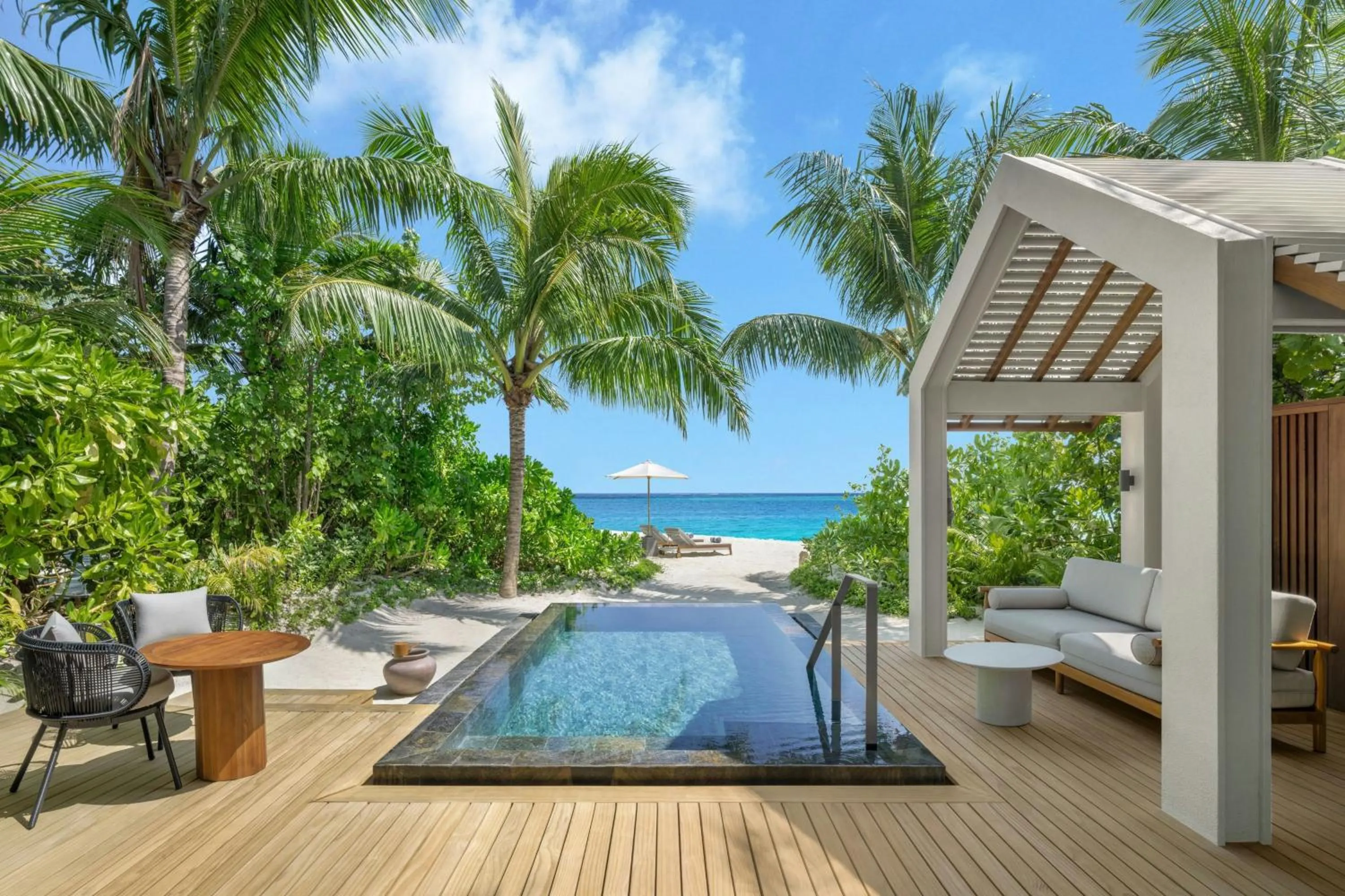 Swimming pool in JW Marriott Maldives Kaafu Atoll Island Resort