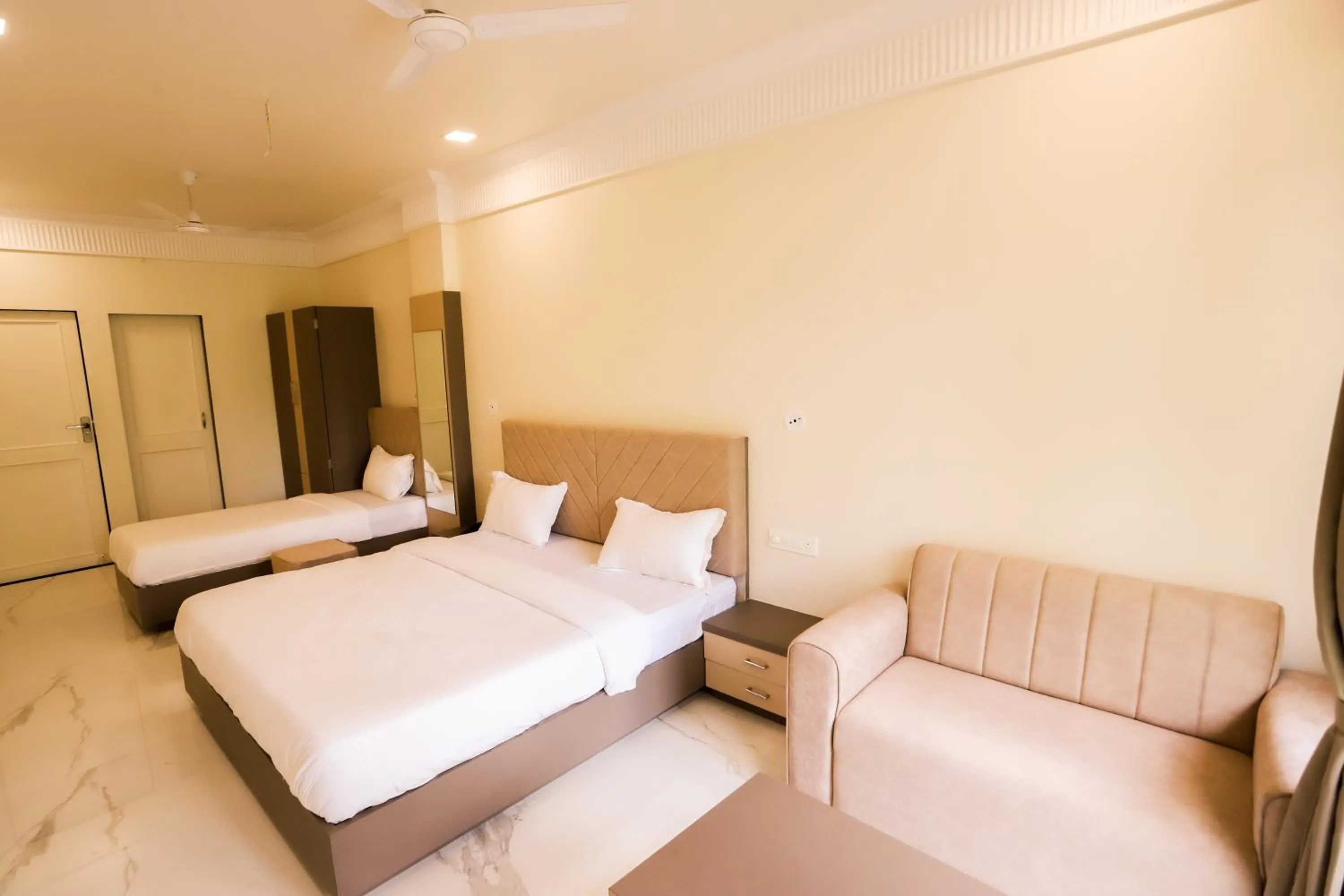 Triple Room in Hotel Indra Palace
