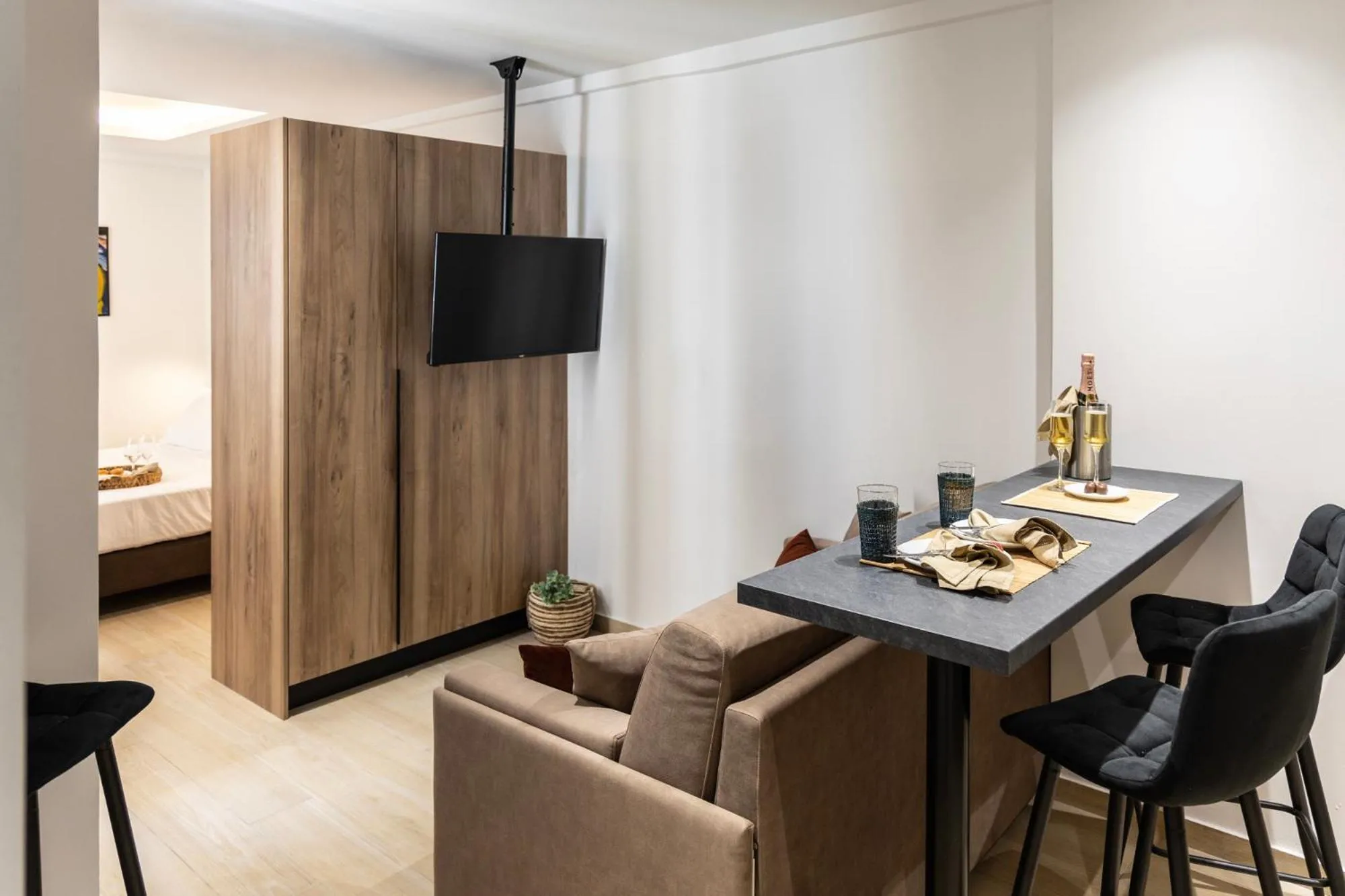 DOMIOS Suites Athens
