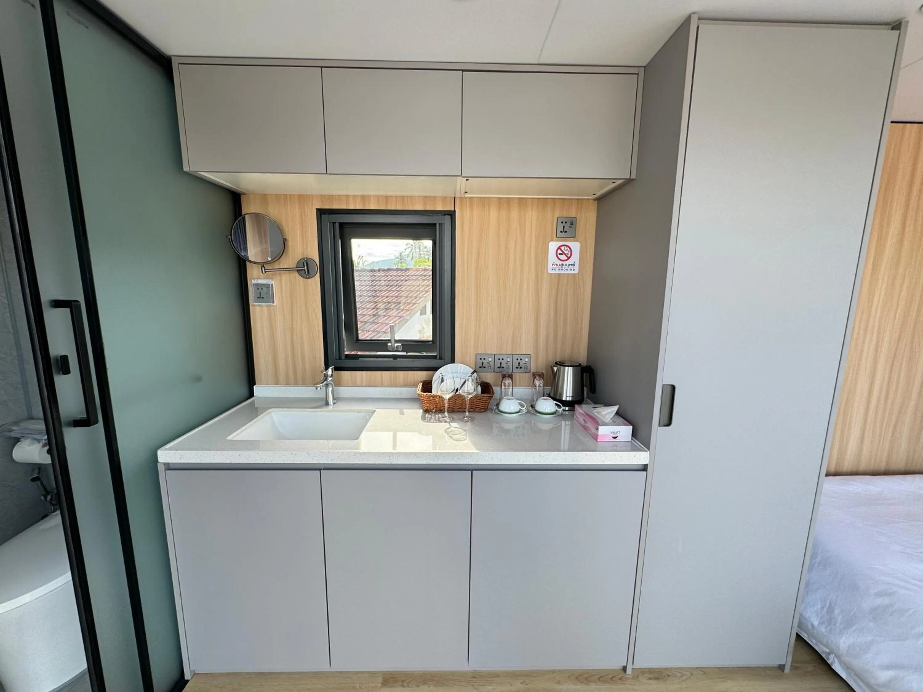 Coffee/tea facilities, Bed in Space House Hotel Phuket