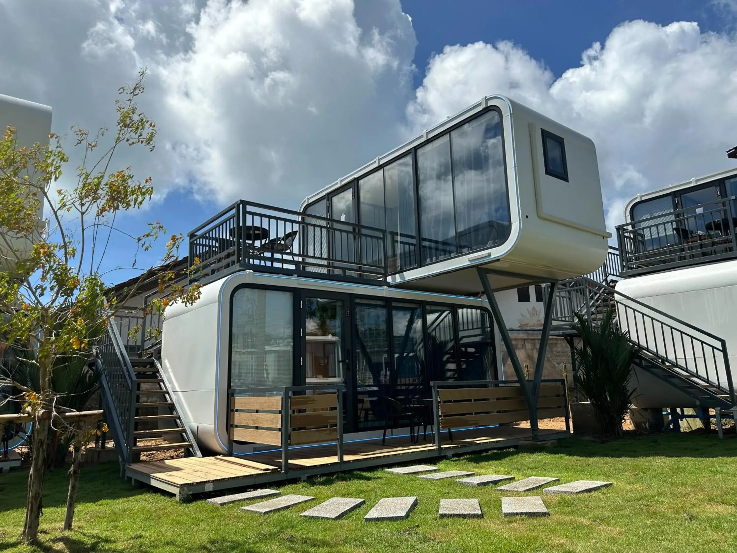 Property building in Space House Hotel Phuket Property building in Space House Hotel Phuket