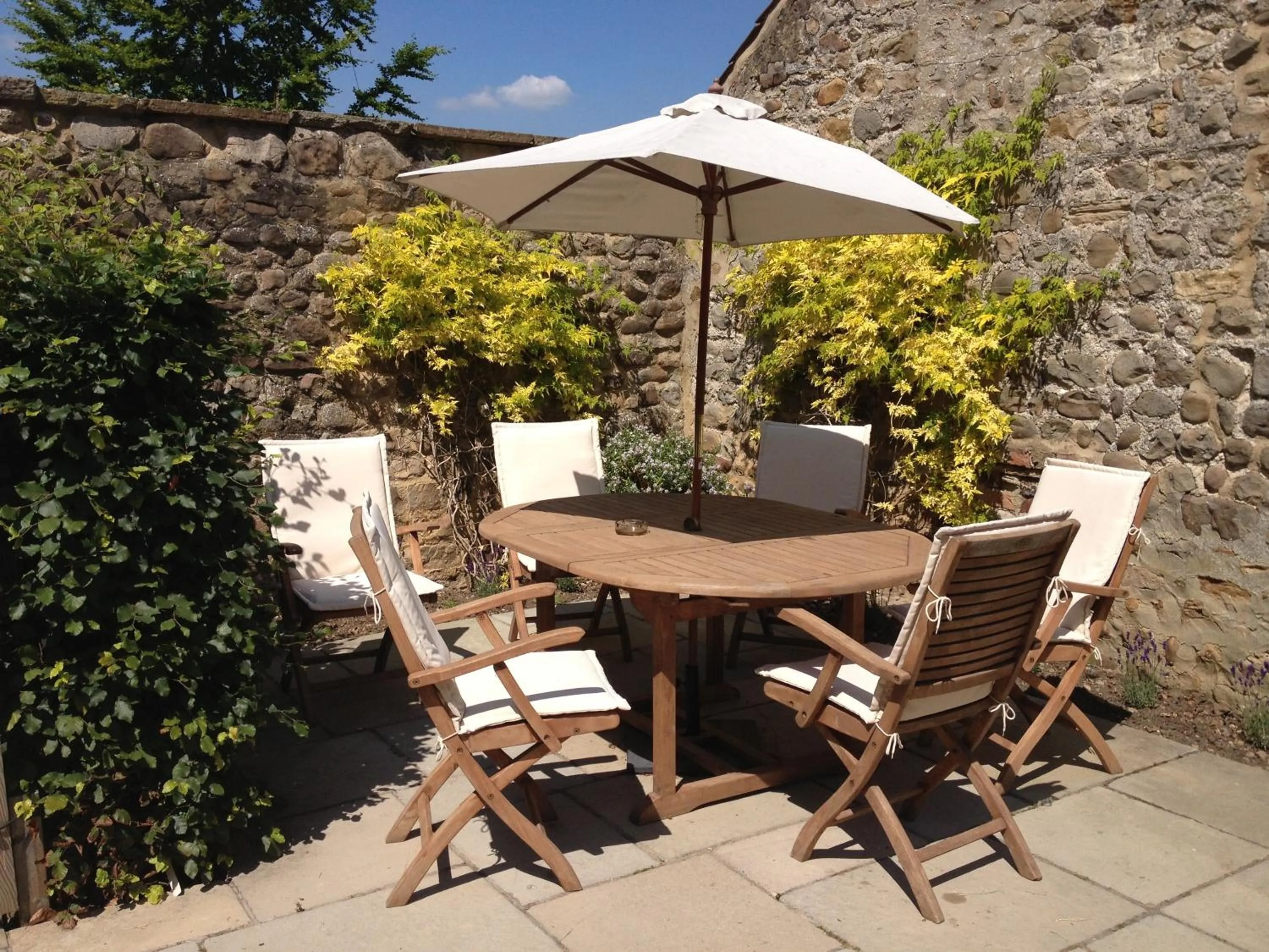 Garden view in The Old Coach House