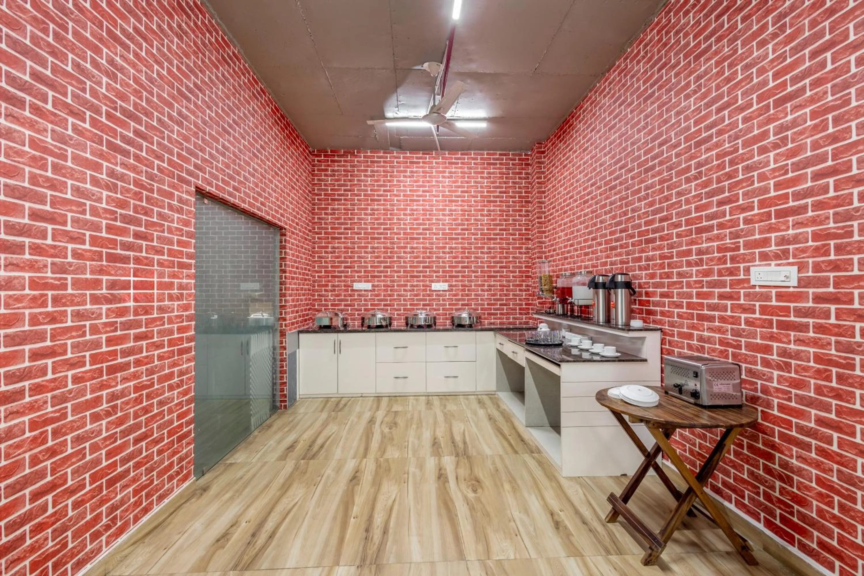 Restaurant/places to eat in Wandr Hotel Medicity Gurugram, Near Medanta Hospital