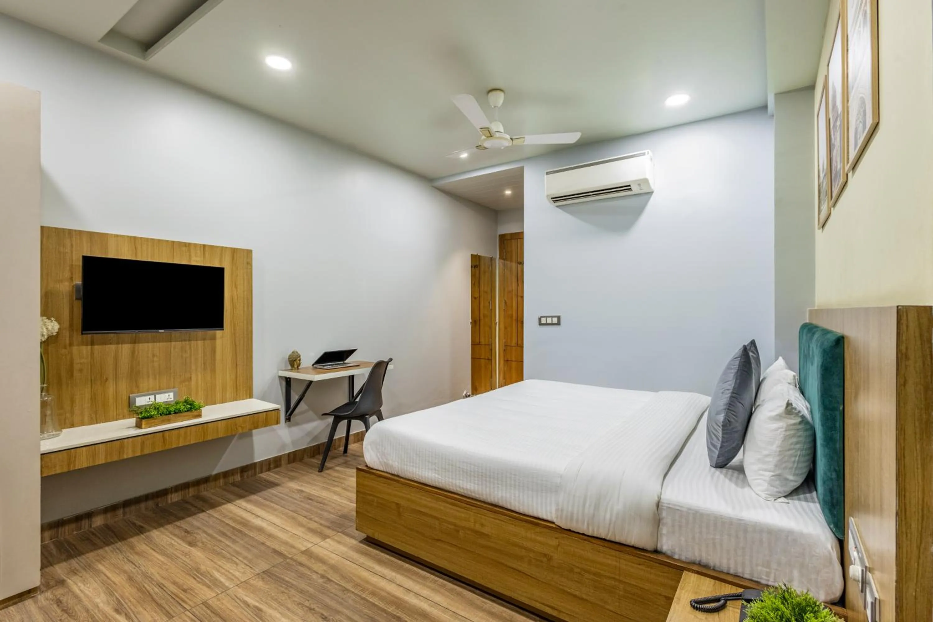 Bed in Wandr Hotel Medicity Gurugram, Near Medanta Hospital