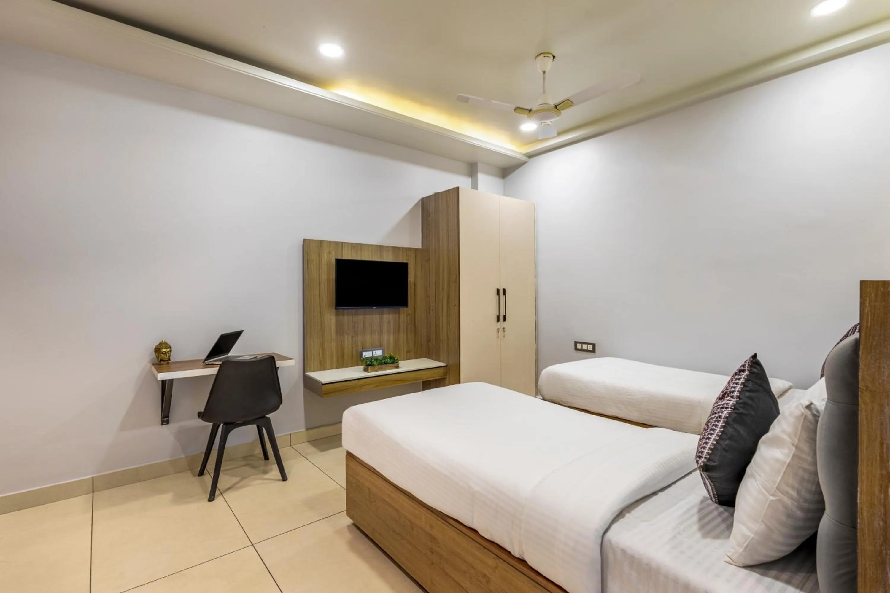 Bed in Wandr Hotel Medicity Gurugram, Near Medanta Hospital