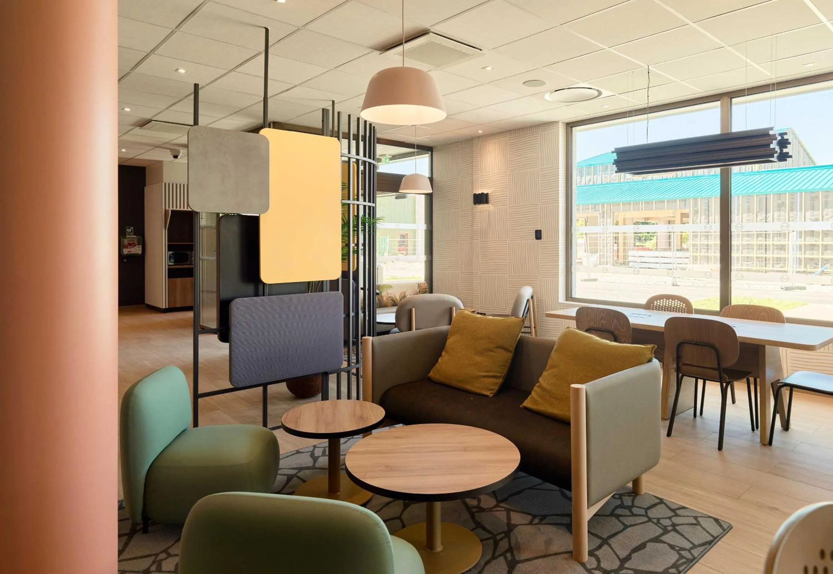 Seating area in B&B HOTEL Meaux Nanteuil-lès-Meaux 3 étoiles