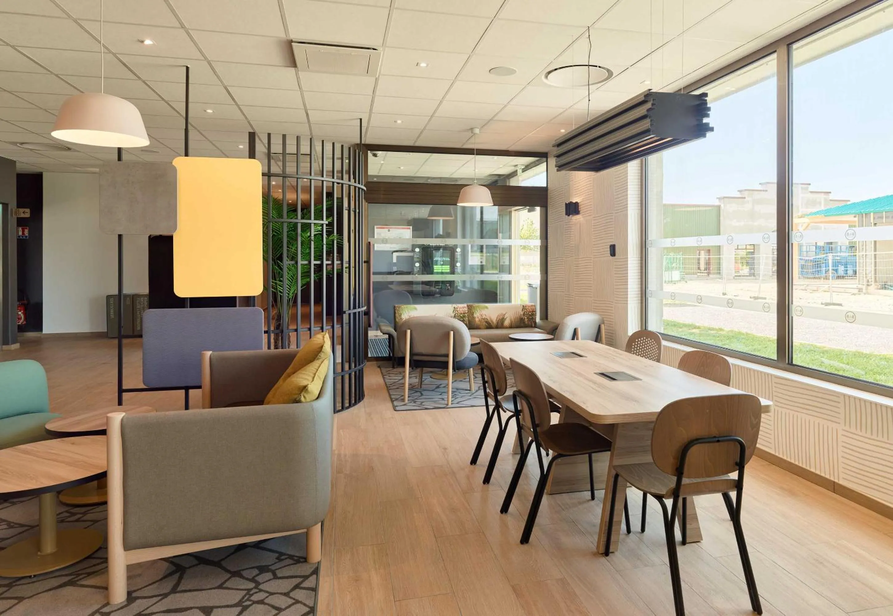 Seating area in B&B HOTEL Meaux Nanteuil-lès-Meaux 3 étoiles