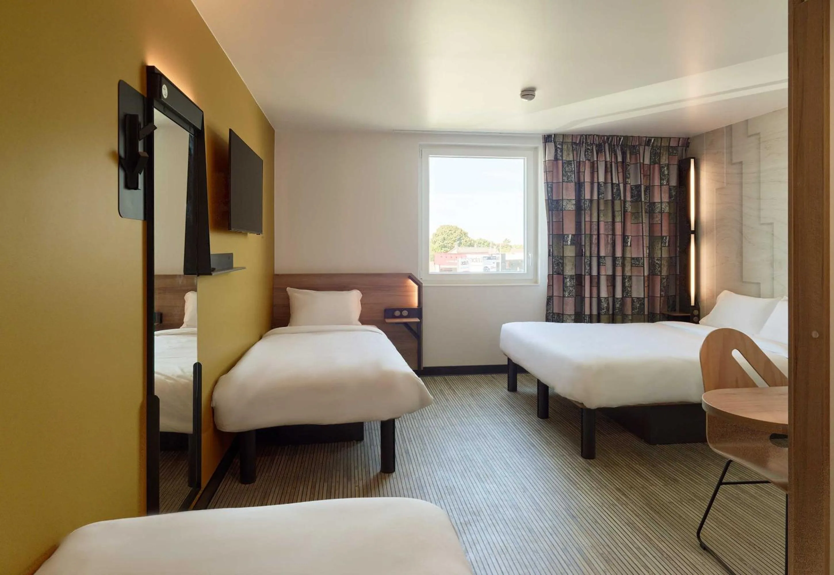 Bedroom, Bed in B&B HOTEL Meaux Nanteuil-lès-Meaux 3 étoiles