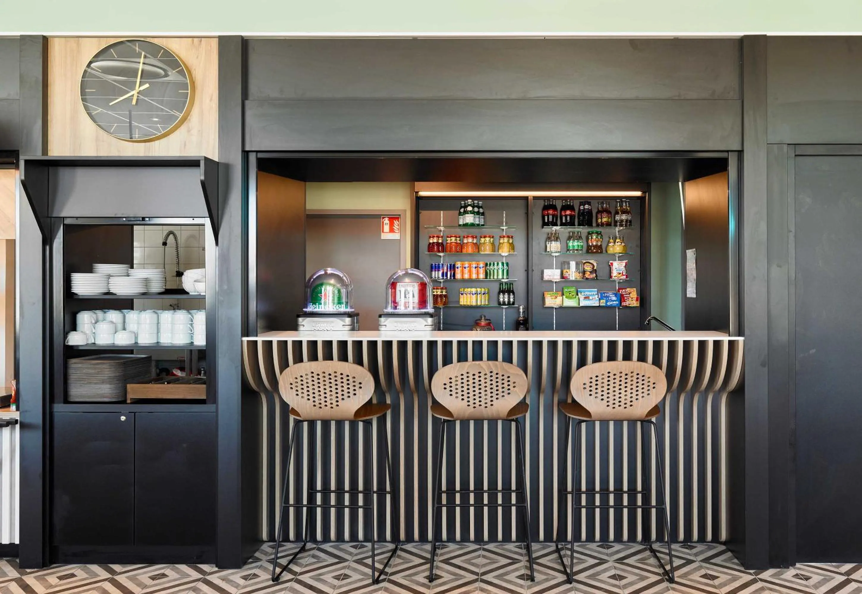 Lounge or bar in B&B HOTEL Meaux Nanteuil-lès-Meaux 3 étoiles