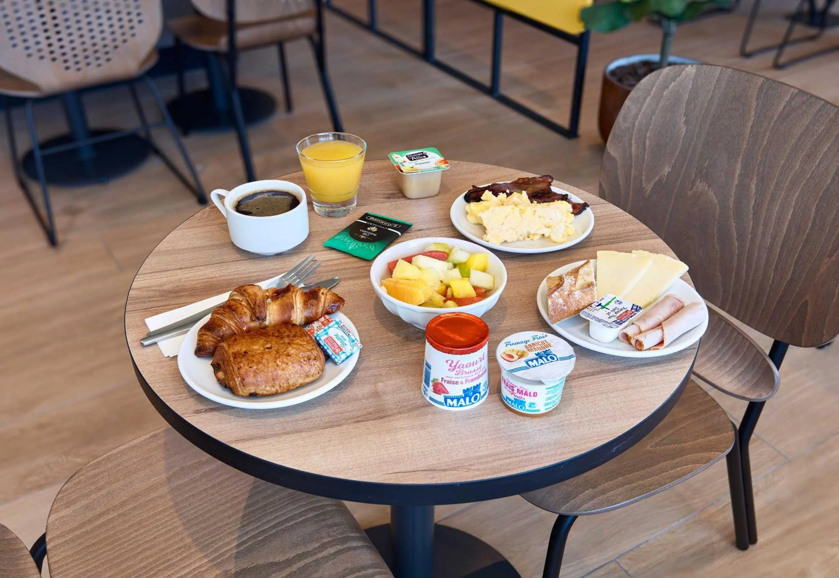 Breakfast in B&B HOTEL Meaux Nanteuil-lès-Meaux 3 étoiles