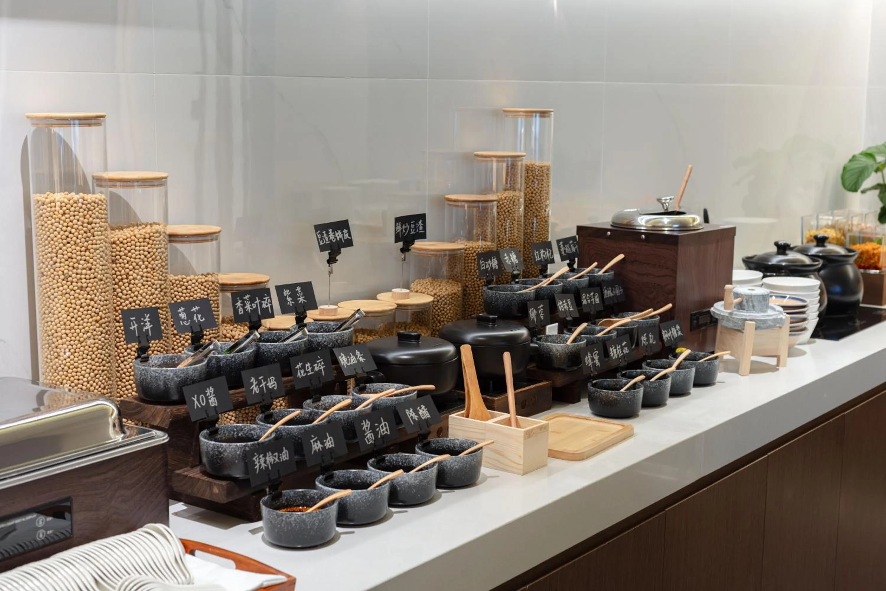 Restaurant/places to eat in Atour Hotel Hangzhou Xiaoshan Kaiyuan Plaza