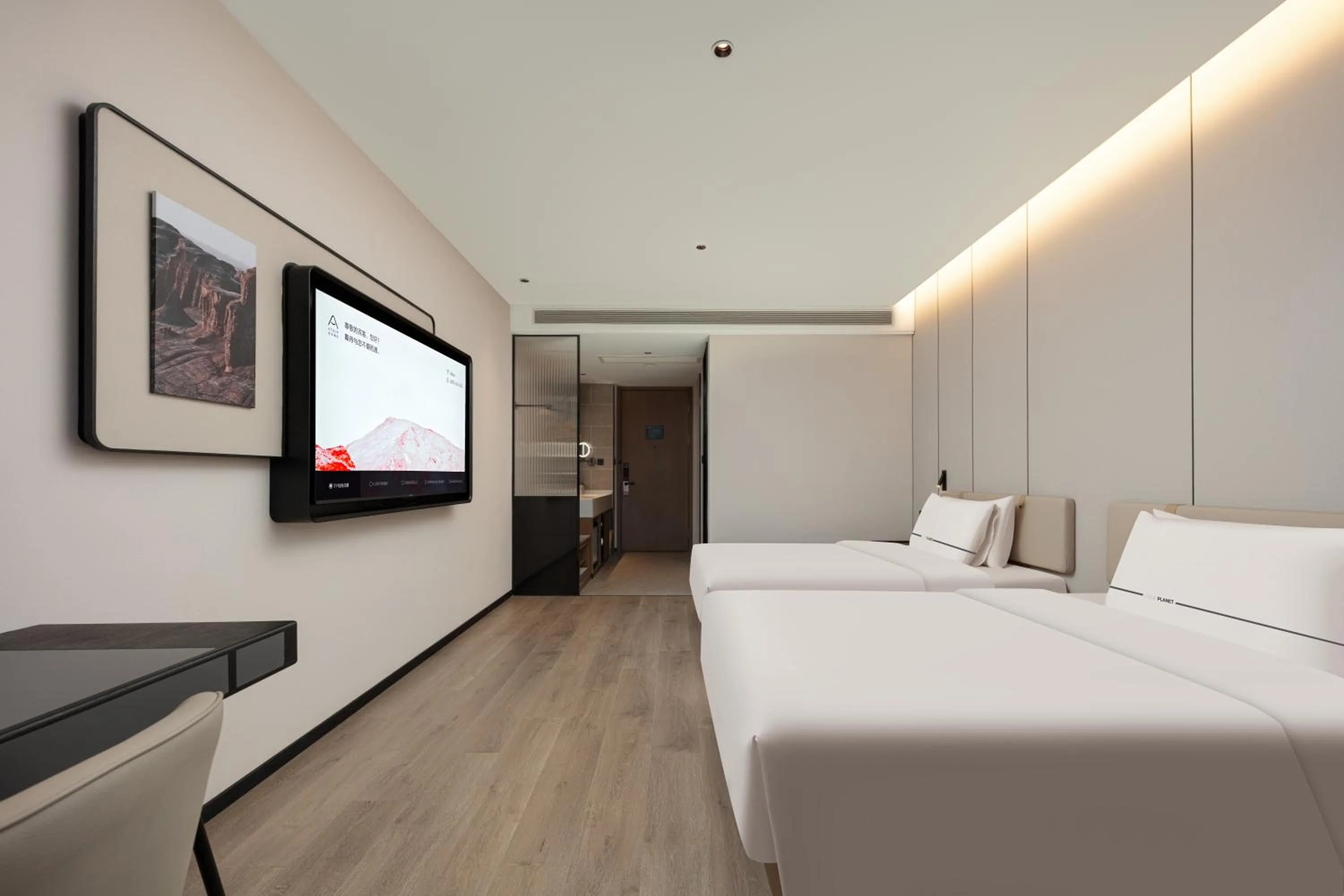 Photo of the whole room, Bed in Atour Hotel Hangzhou Xiaoshan Kaiyuan Plaza