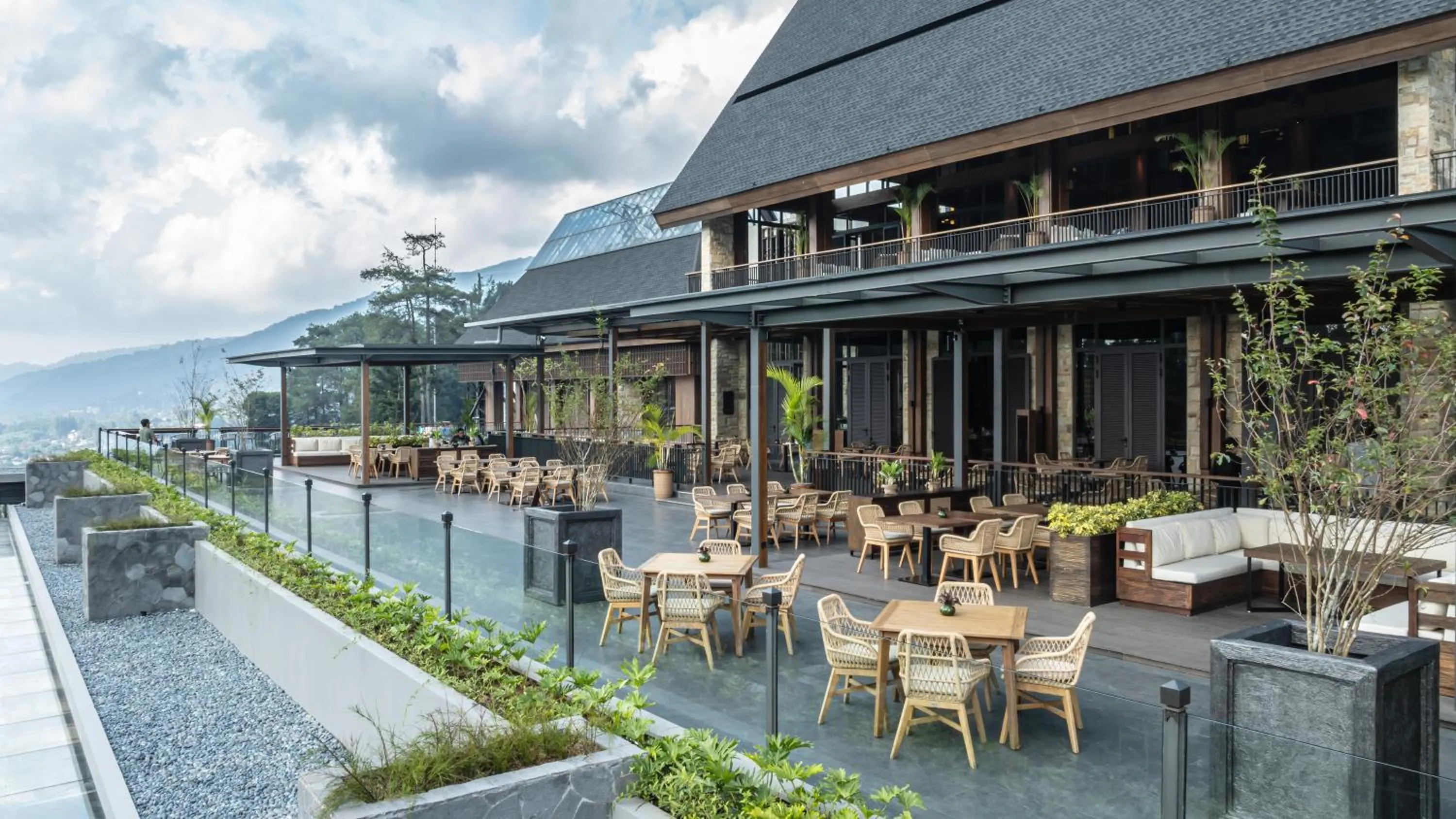 Restaurant/places to eat in Plataran Puncak Suites