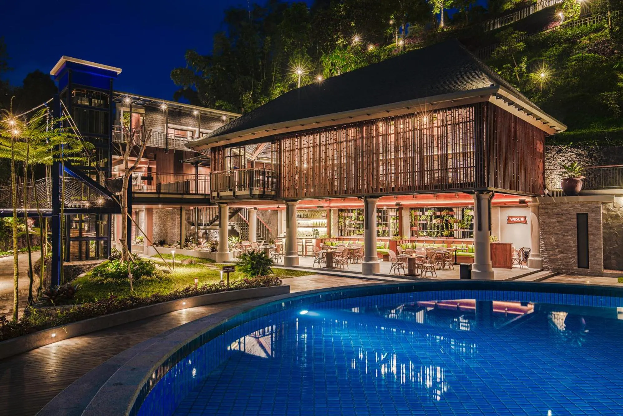 Swimming pool in Plataran Puncak Suites