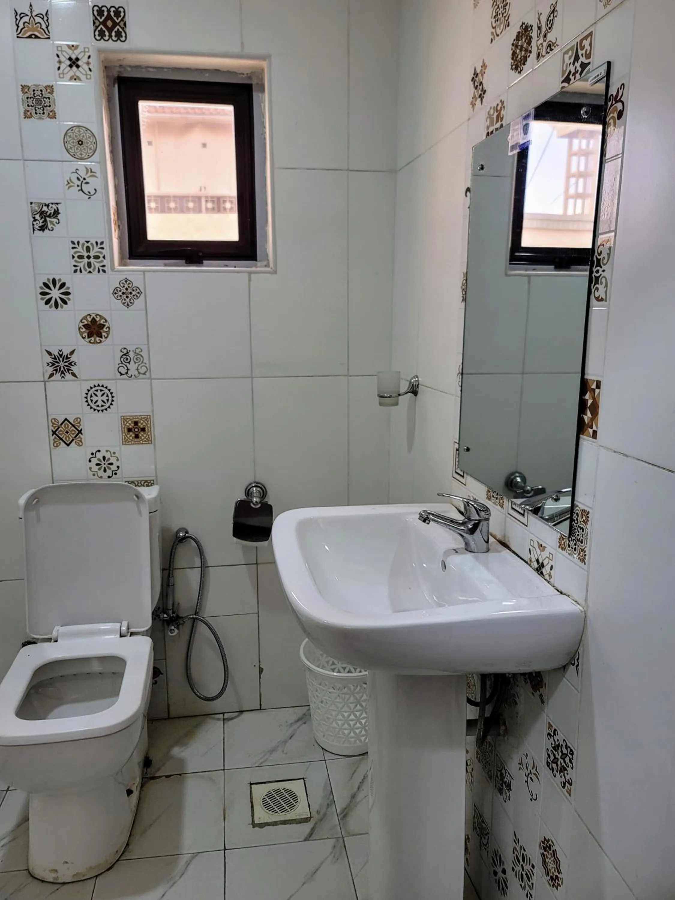 Shower in Nairobi Glory Palace Hotel