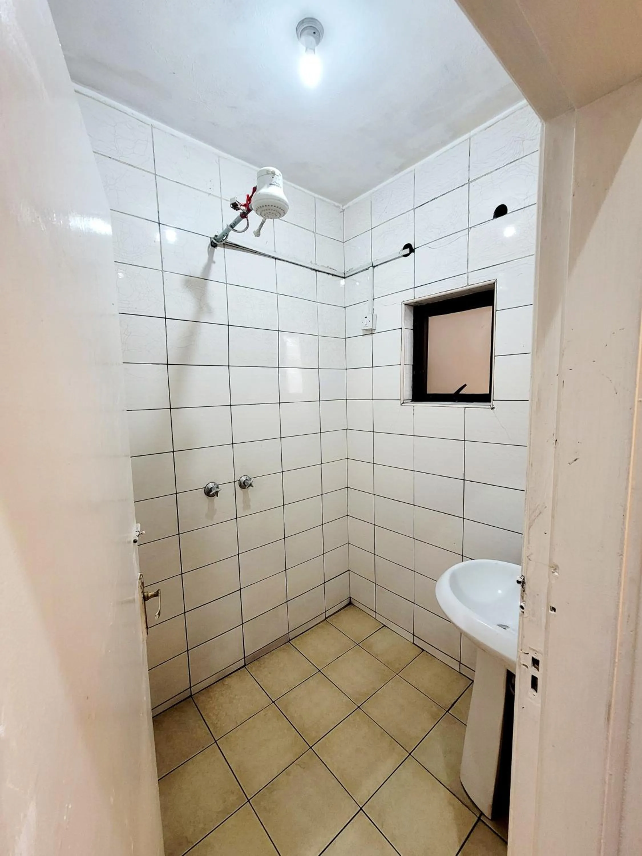 Shower in Nairobi Glory Palace Hotel