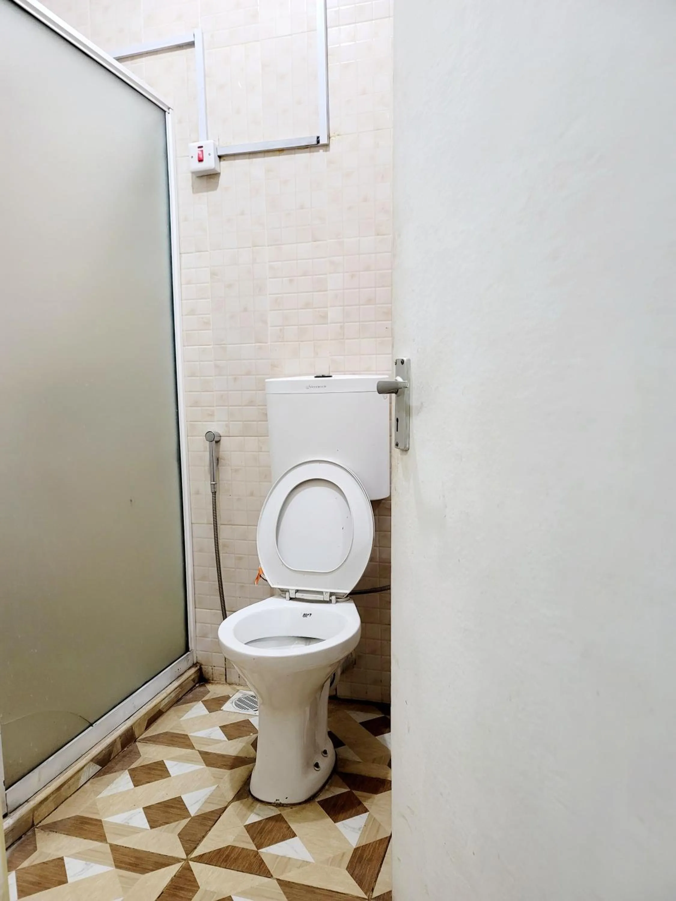 Toilet in Nairobi Glory Palace Hotel