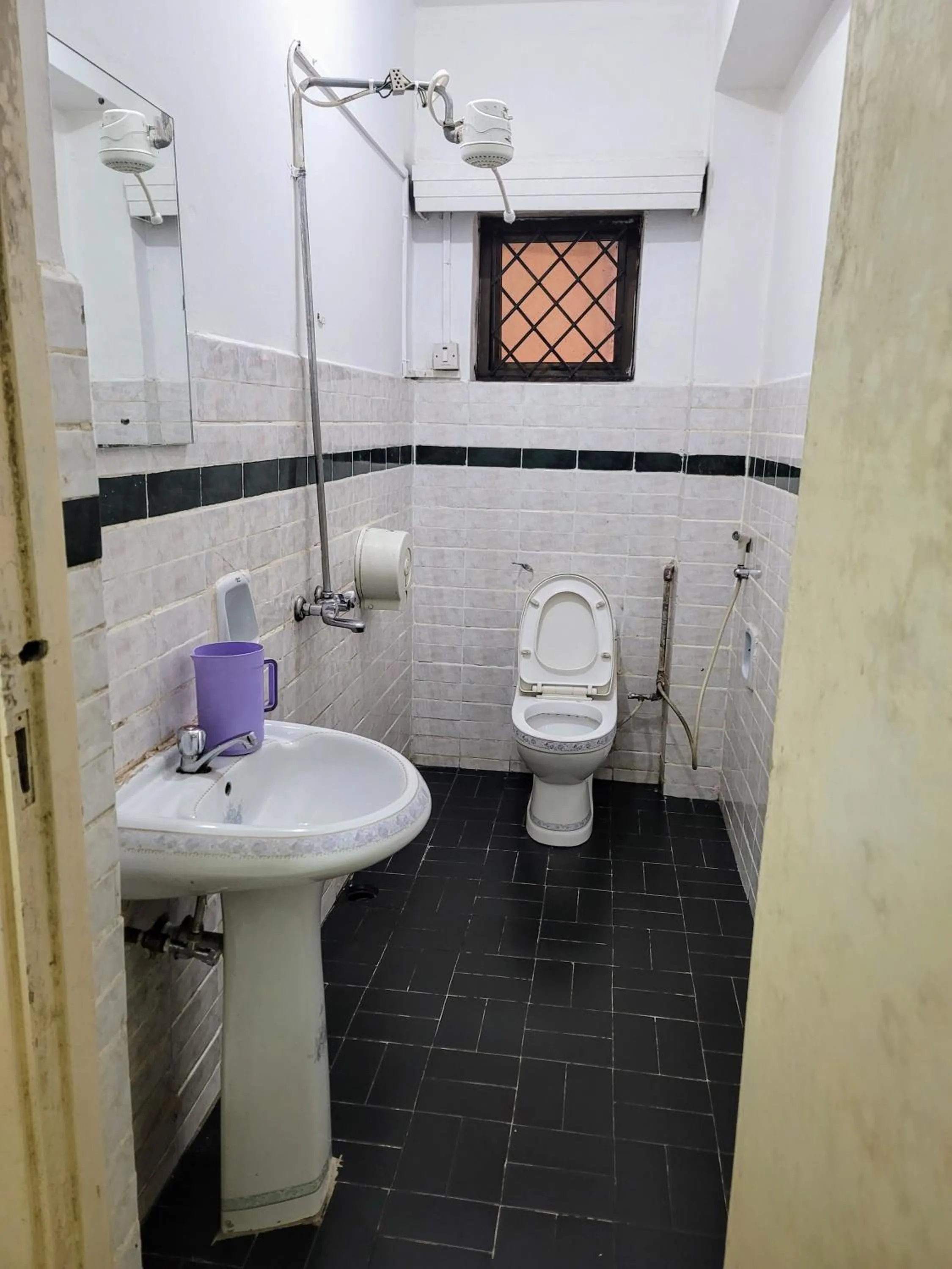 Shower in Nairobi Glory Palace Hotel