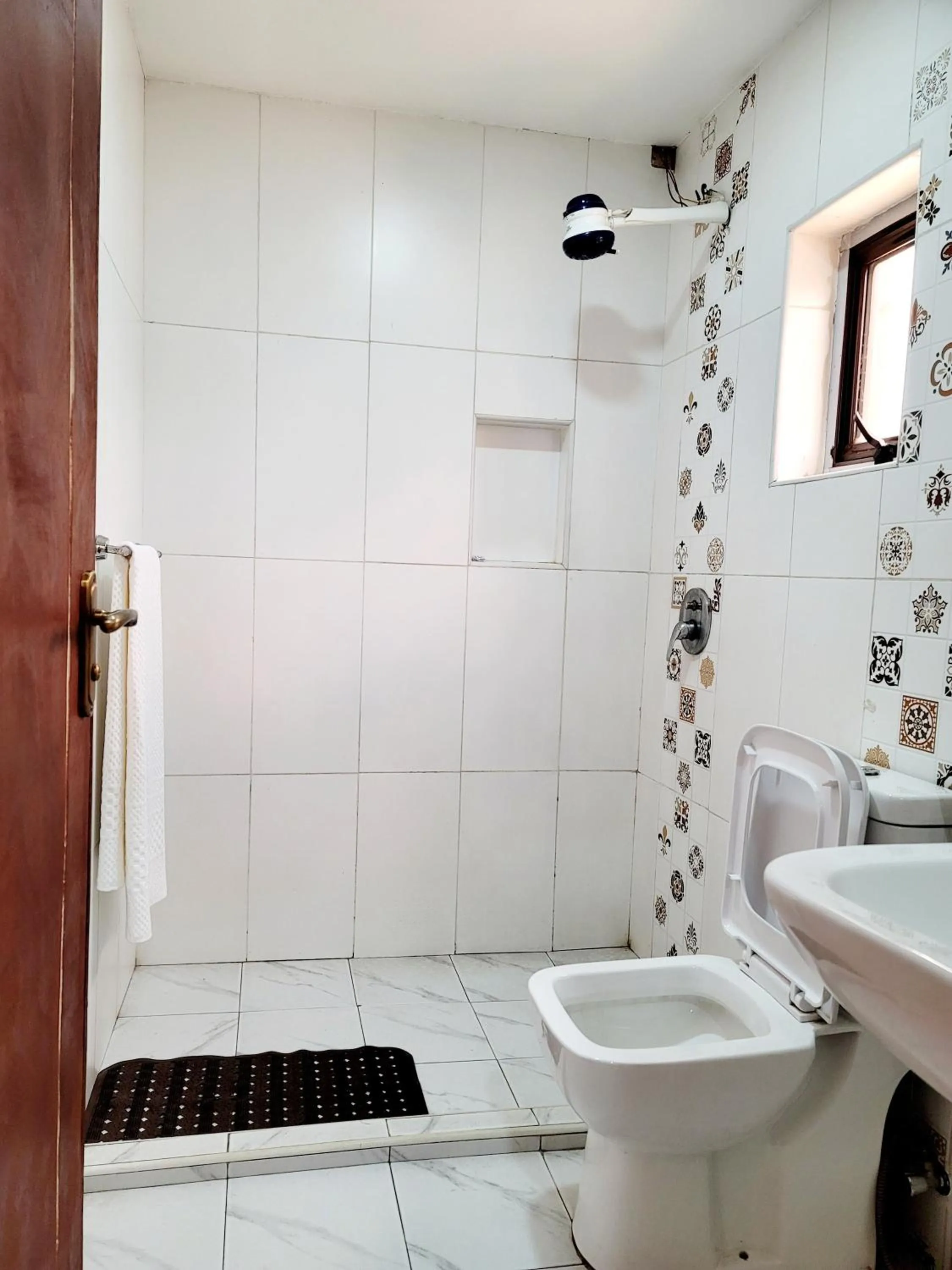 Shower in Nairobi Glory Palace Hotel