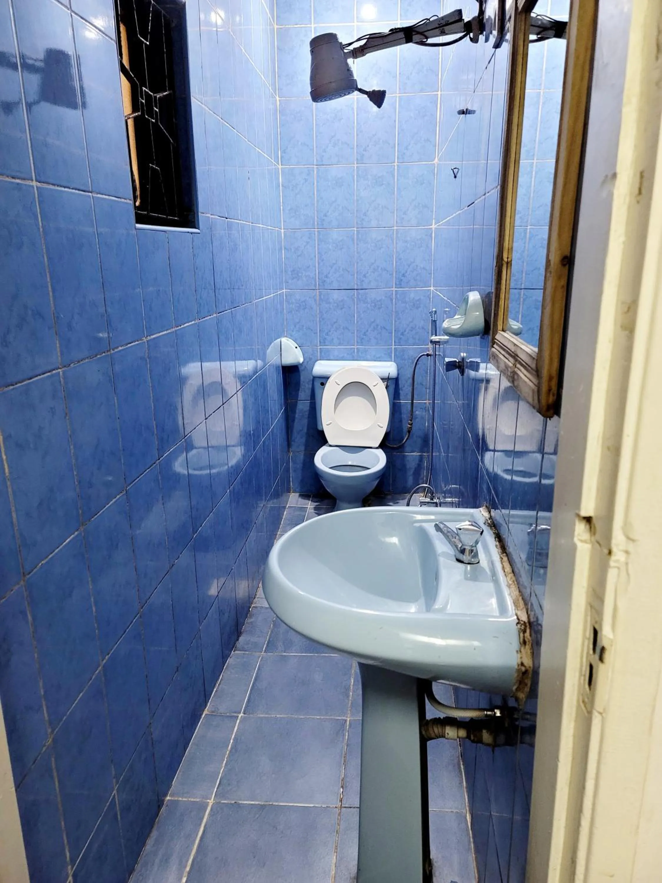 Toilet in Nairobi Glory Palace Hotel