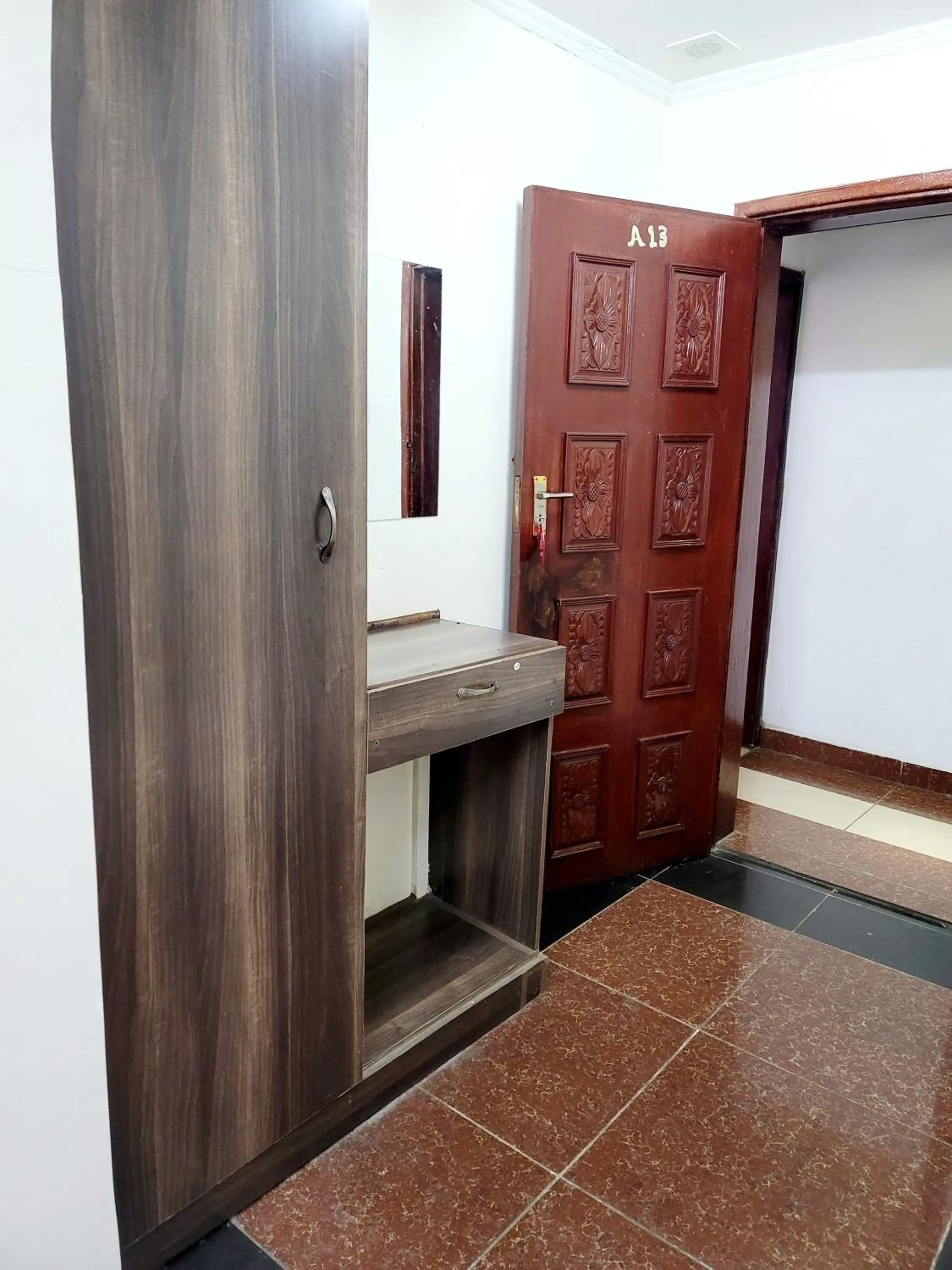 wardrobe in Nairobi Glory Palace Hotel