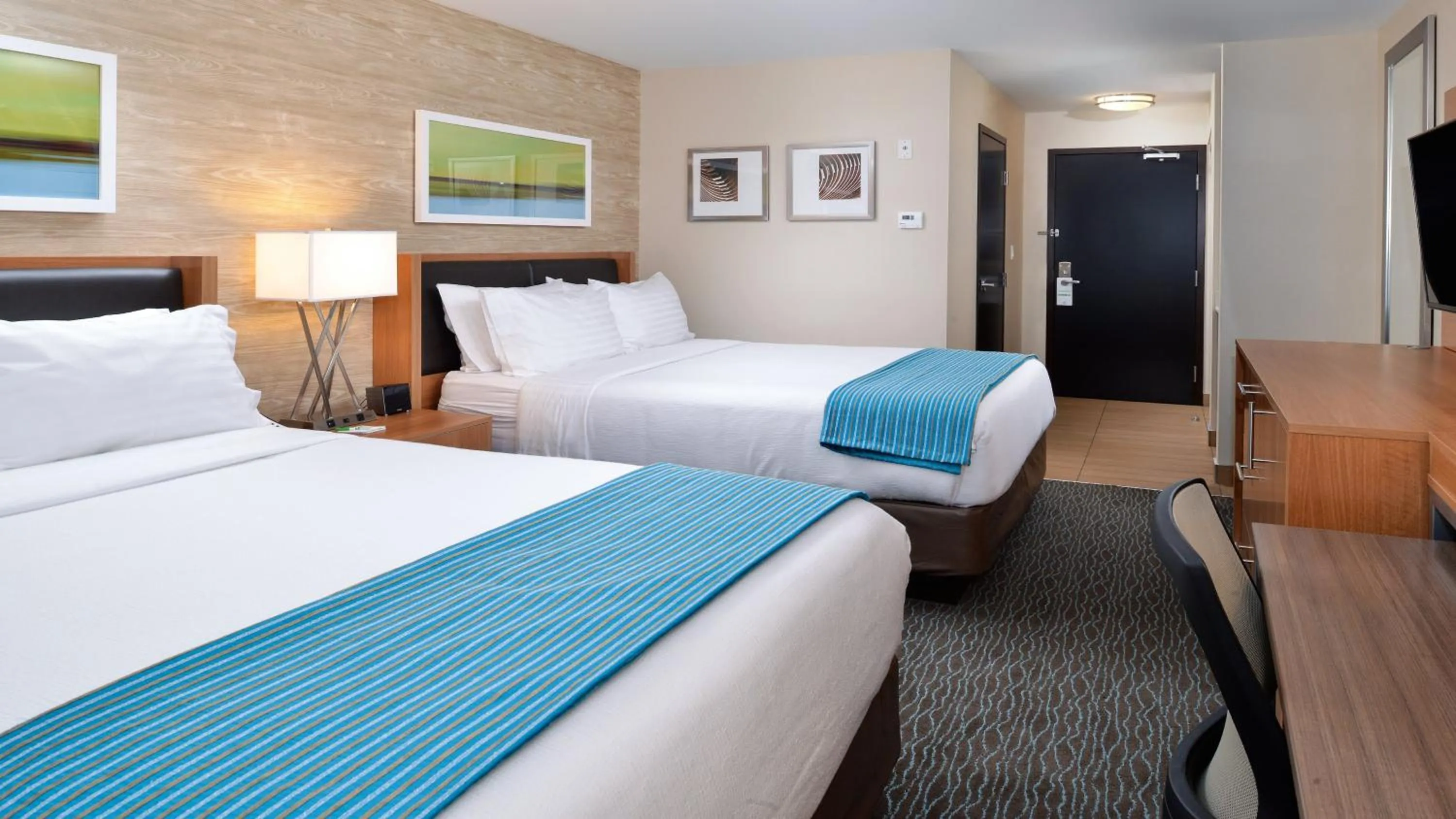 Photo of the whole room, Bed in Holiday Inn Hotel & Suites Edmonton Airport Conference Centre by IHG