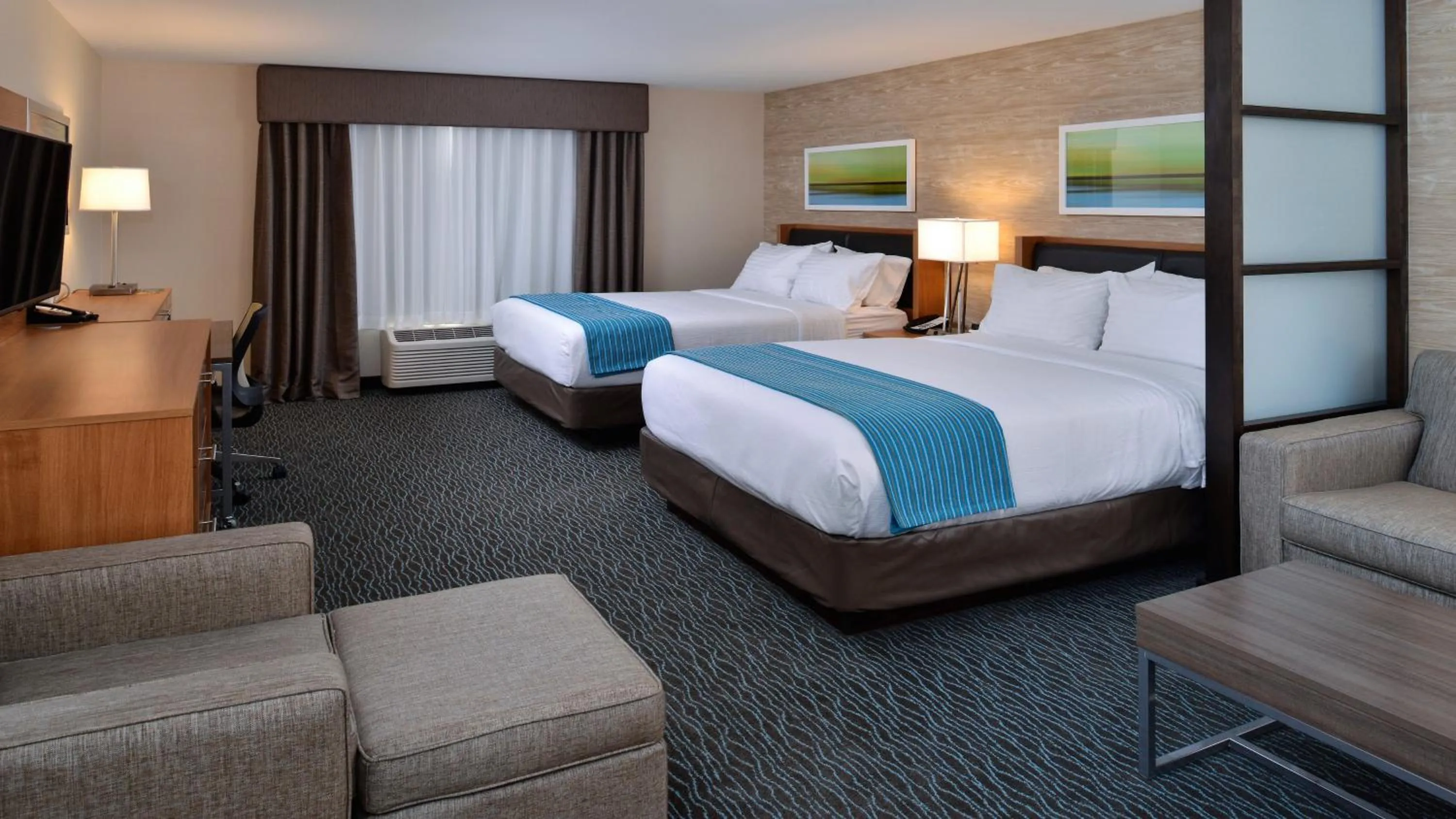 Photo of the whole room, Bed in Holiday Inn Hotel & Suites Edmonton Airport Conference Centre by IHG