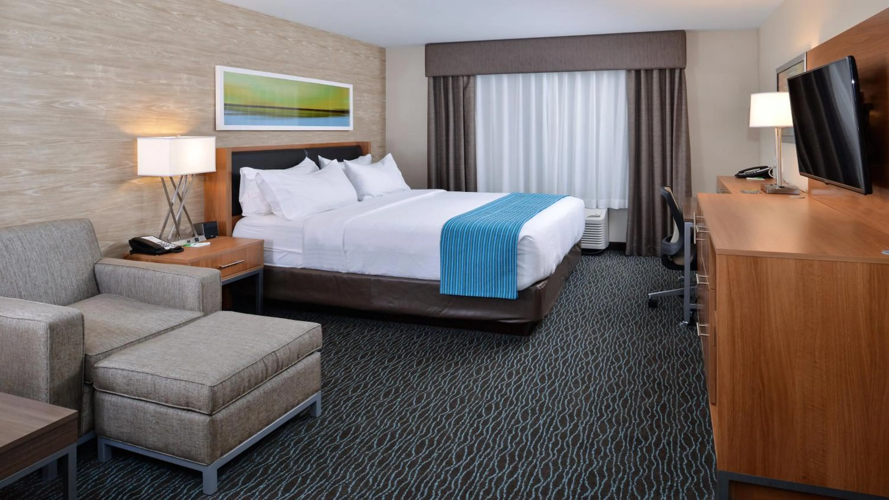 Photo of the whole room, Bed in Holiday Inn Hotel & Suites Edmonton Airport Conference Centre by IHG