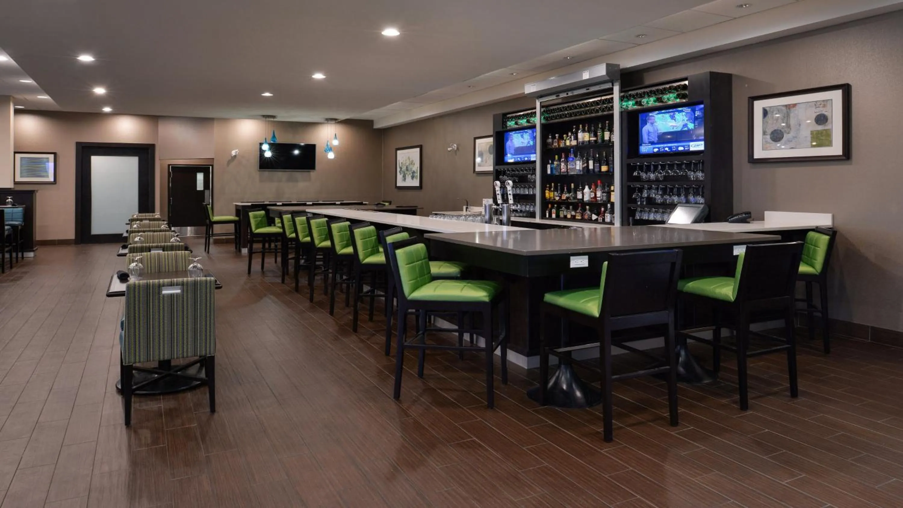 Restaurant/places to eat in Holiday Inn Hotel & Suites Edmonton Airport Conference Centre by IHG