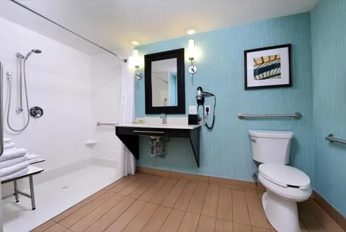 Standard Queen Room with Communications Accessible Roll-In Shower in Holiday Inn Hotel & Suites Edmonton Airport Conference Centre by IHG Standard Queen Room with Communications Accessible Roll-In Shower in Holiday Inn Hotel & Suites Edmonton Airport Conference Centre by IHG