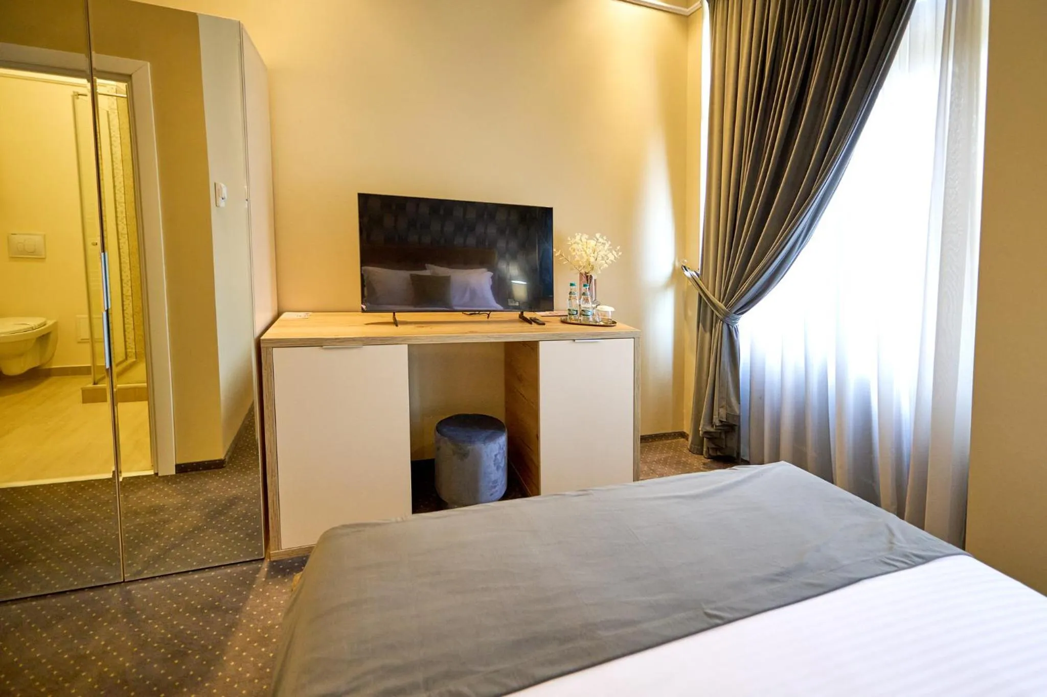 TV and multimedia, Bed in G Danube Boutique Hotel