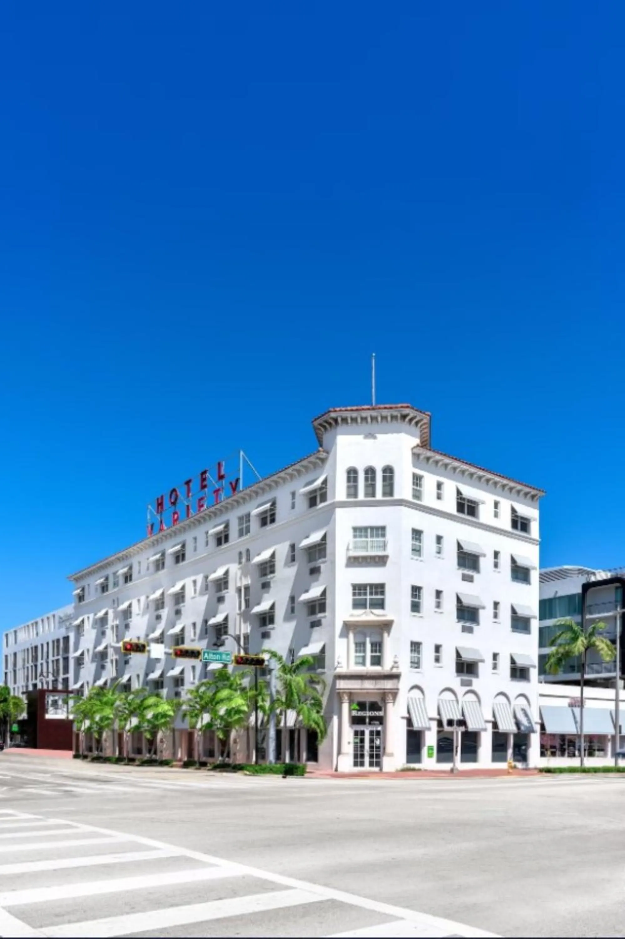 Property building in Global Luxury Suites at The Apex Miami