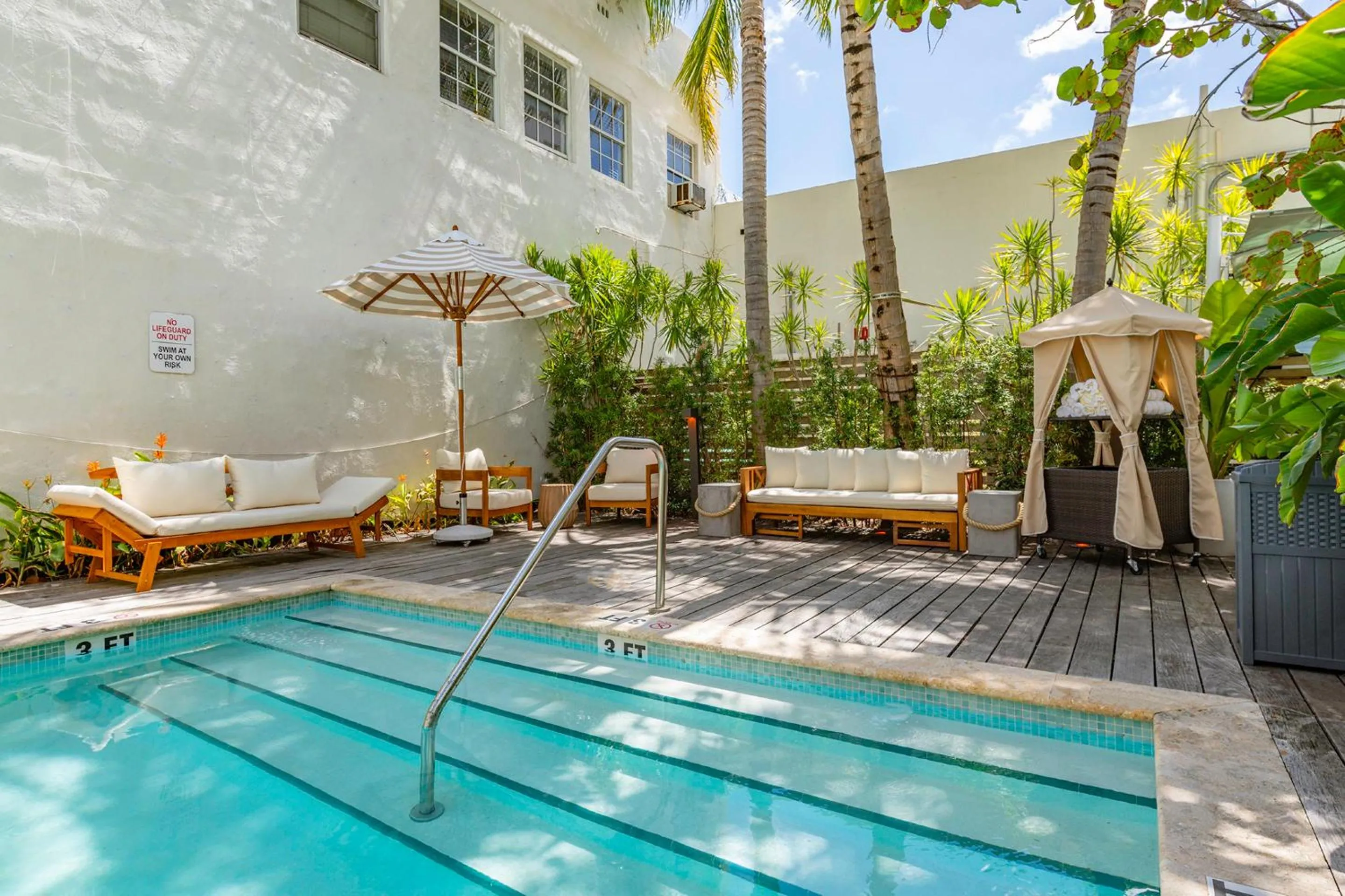Swimming pool in Global Luxury Suites at The Apex Miami