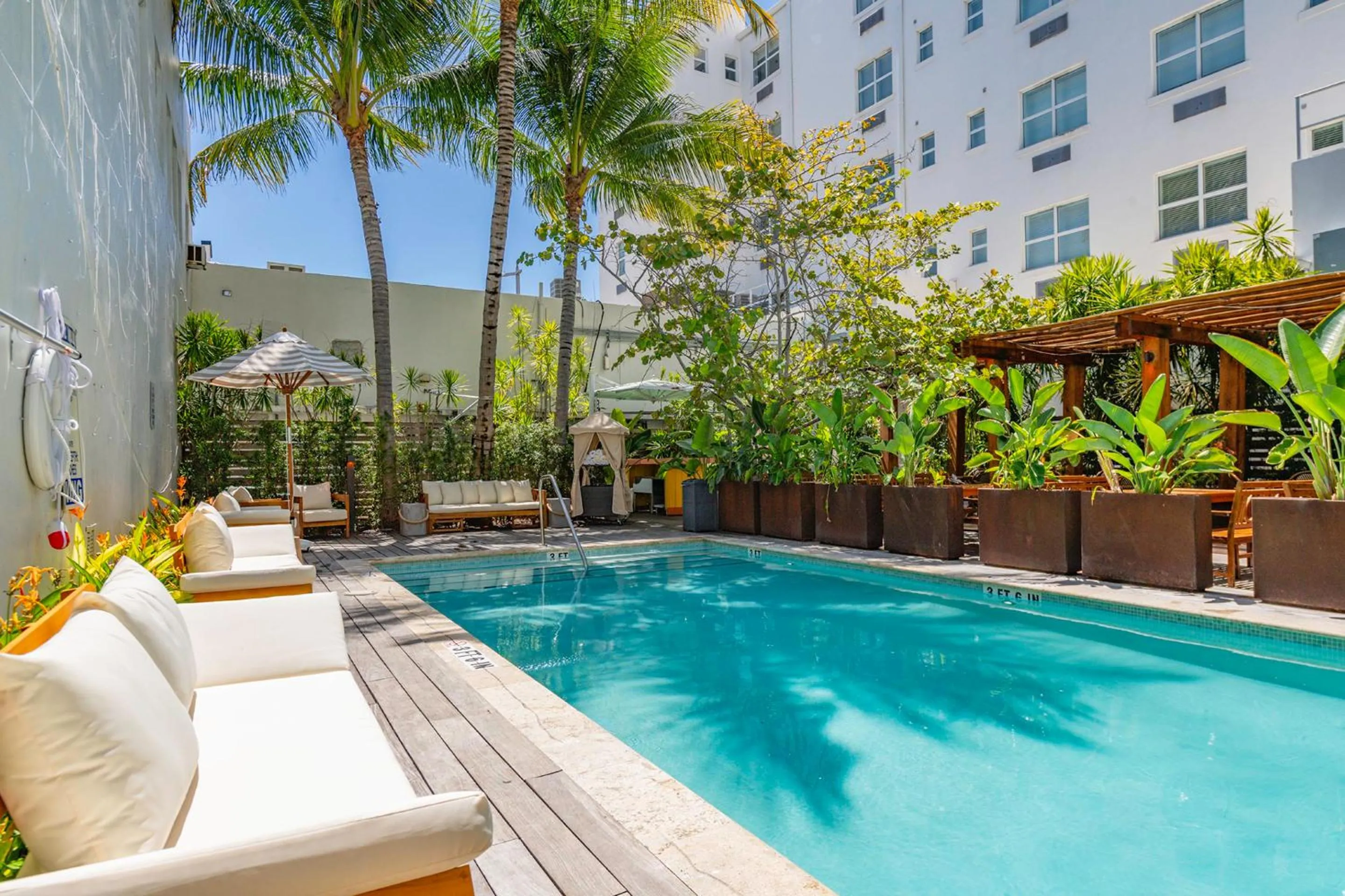 Swimming pool in Global Luxury Suites at The Apex Miami