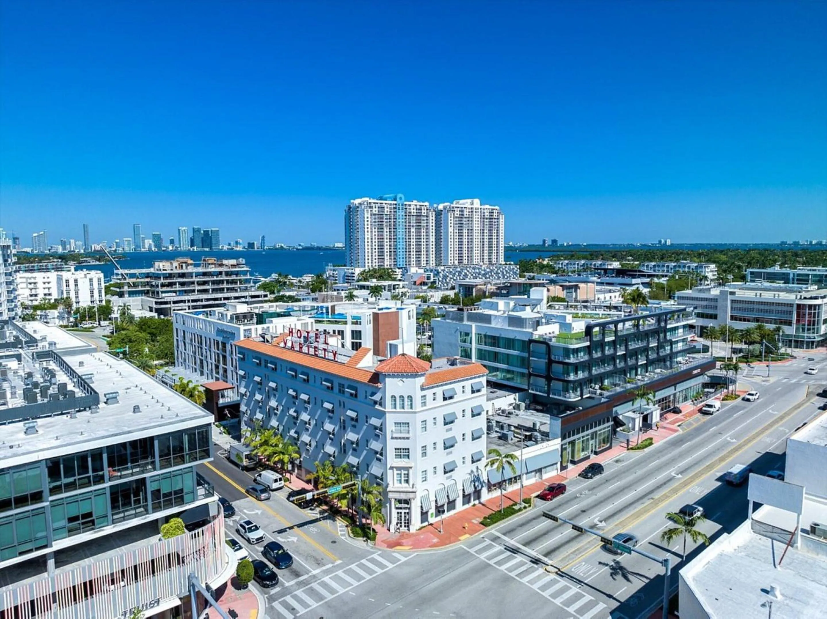 Property building in Global Luxury Suites at The Apex Miami