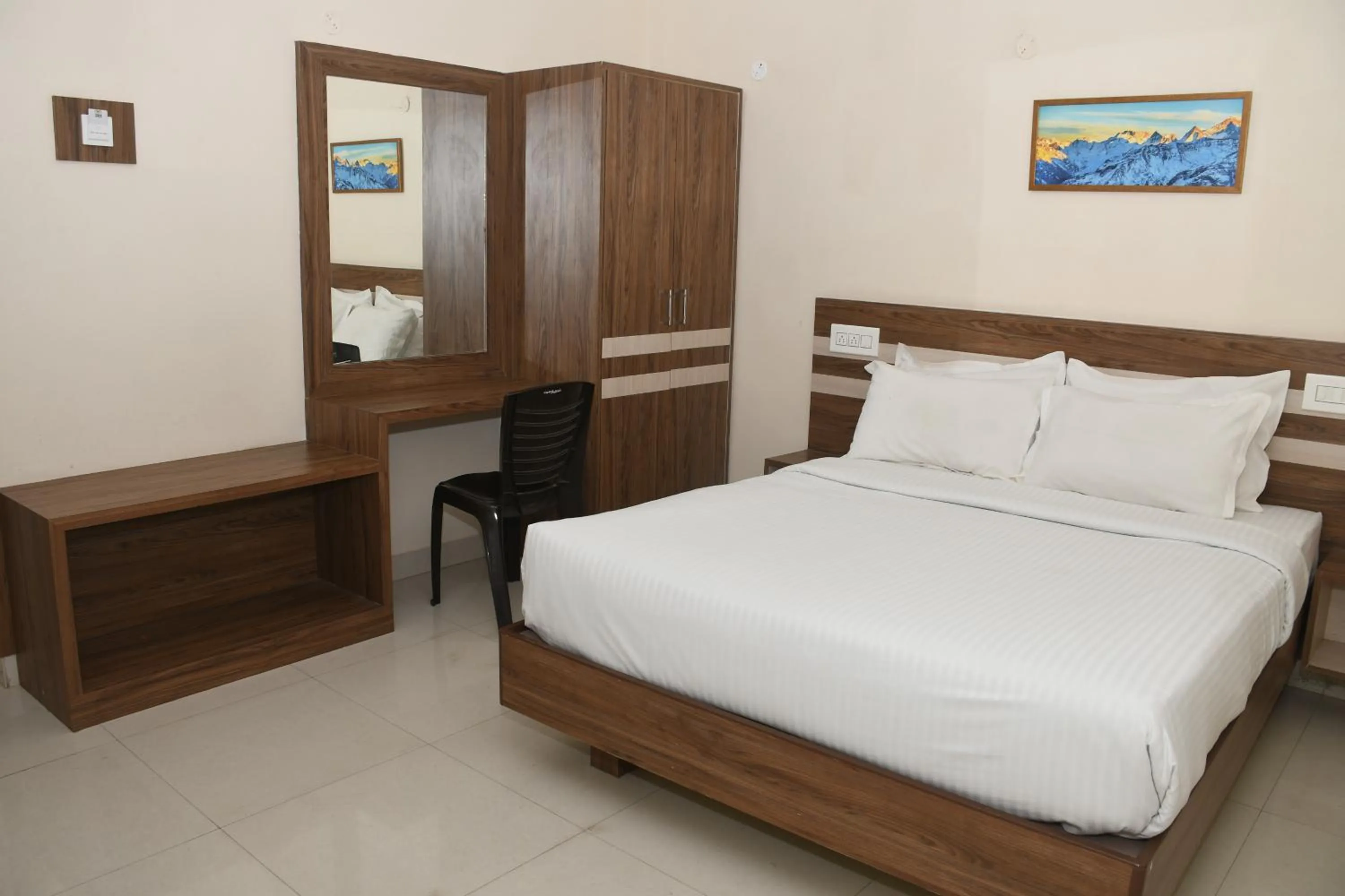 Bed in Vasantham Inn