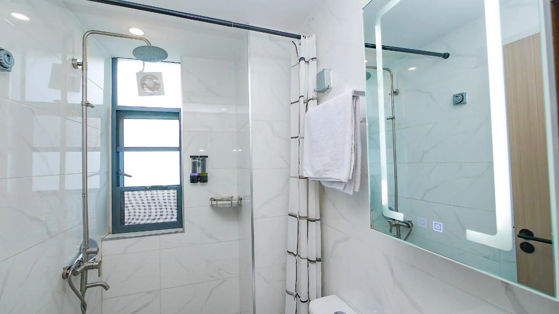 2-bedroom Apartment at Oasis Park