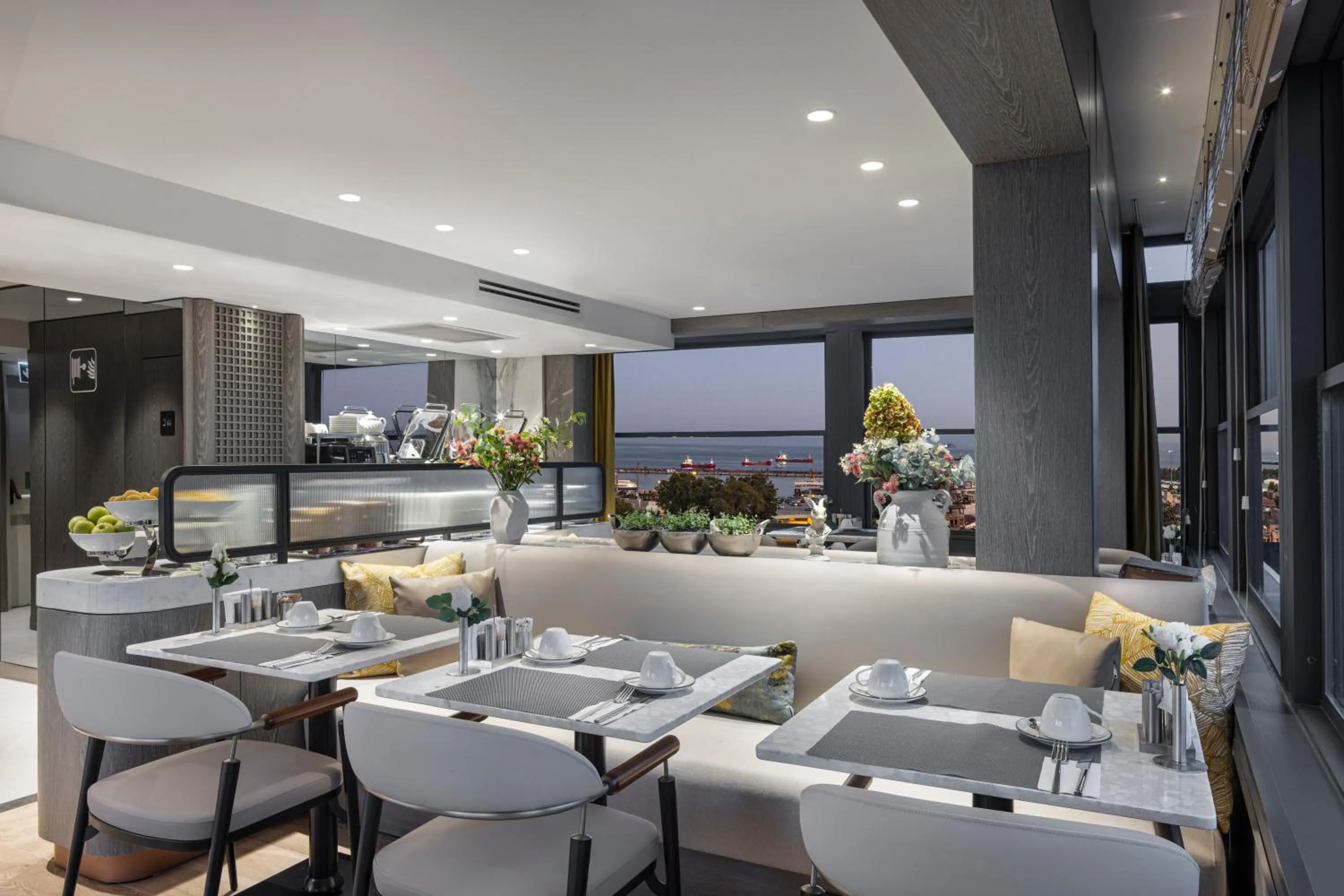 Breakfast in Lunet Old City Hotel