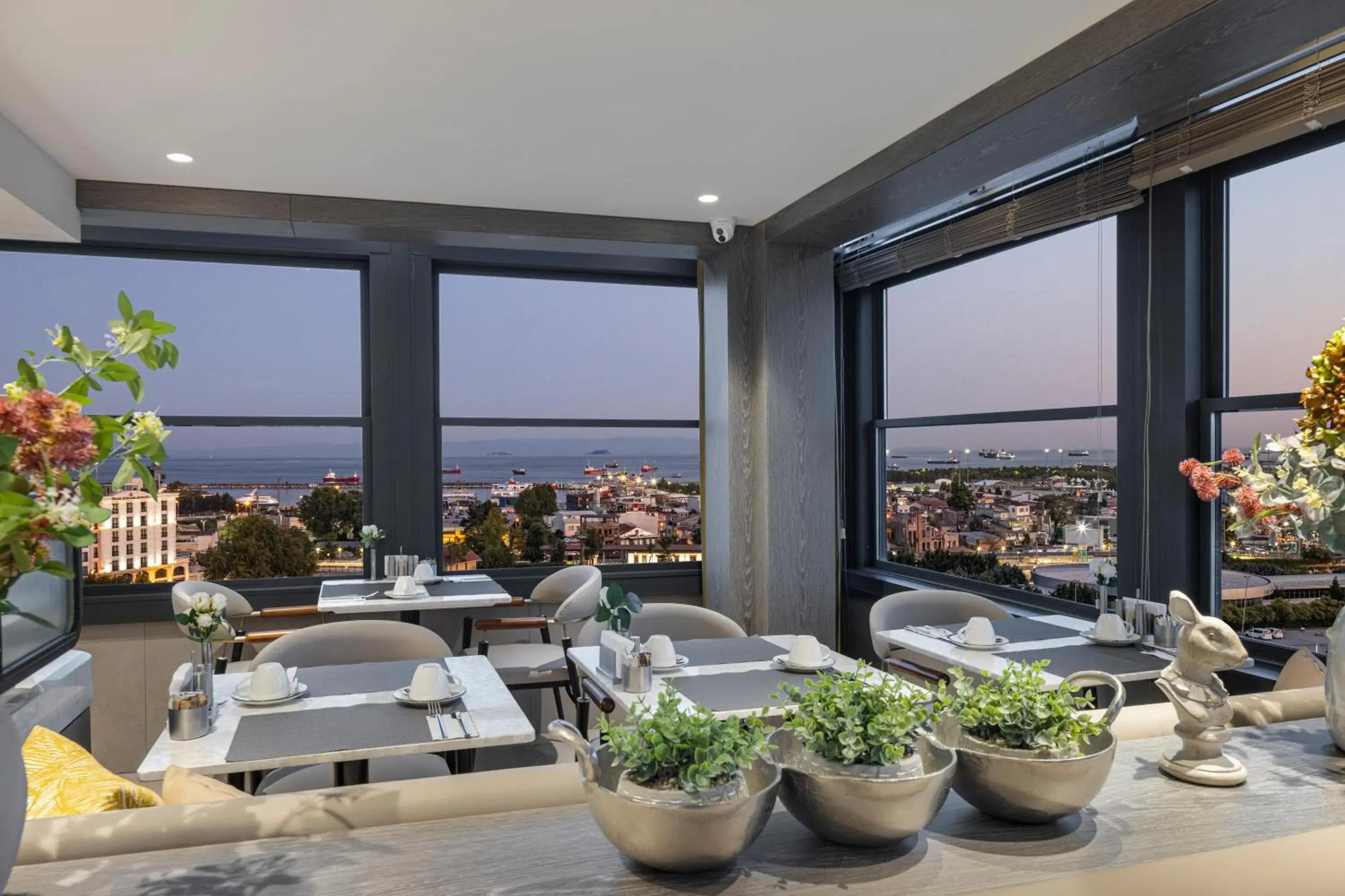 Restaurant/places to eat in Lunet Old City Hotel Restaurant/places to eat in Lunet Old City Hotel