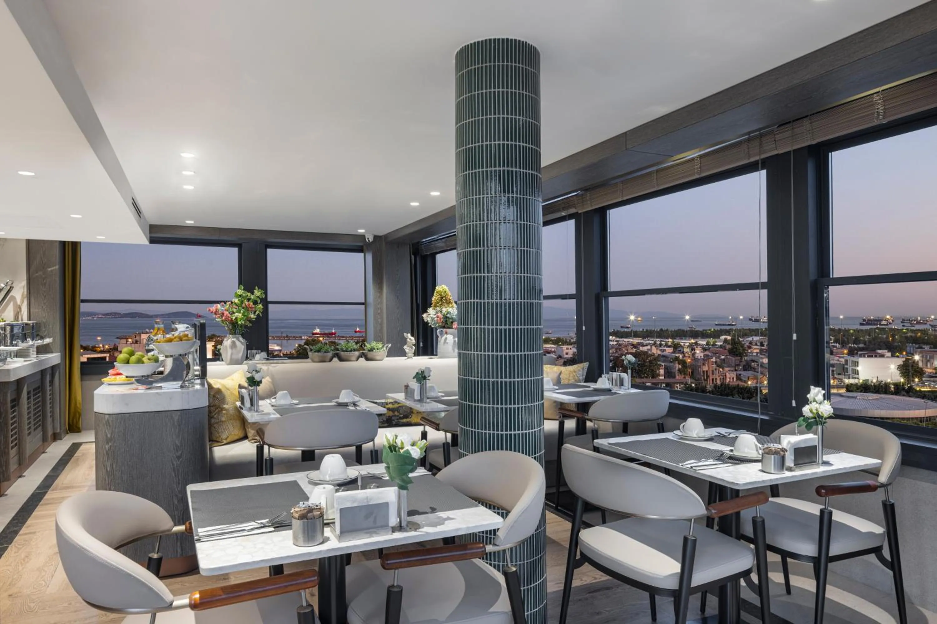 Restaurant/places to eat in Lunet Old City Hotel