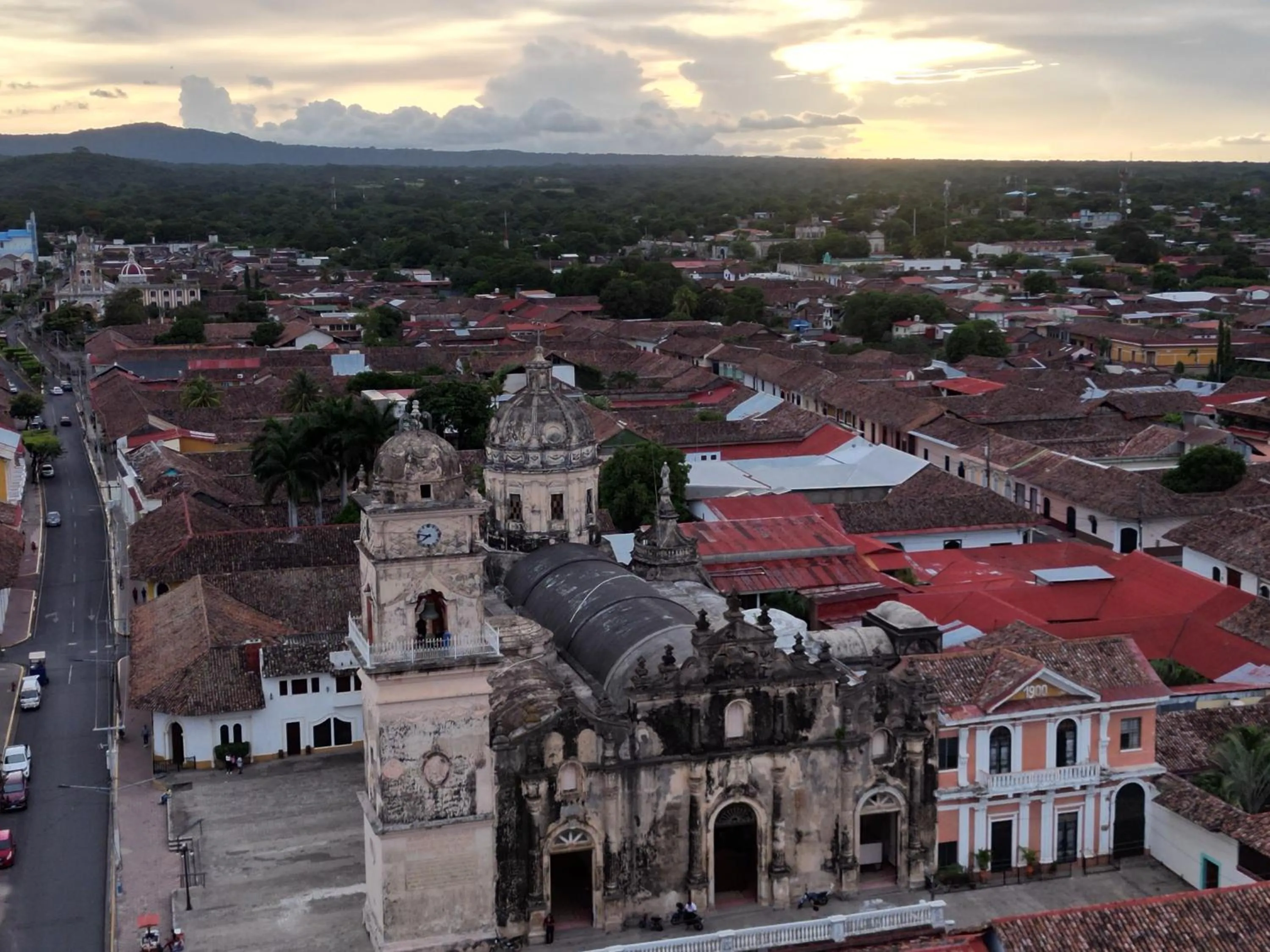 Property building in Hotel Real La Merced