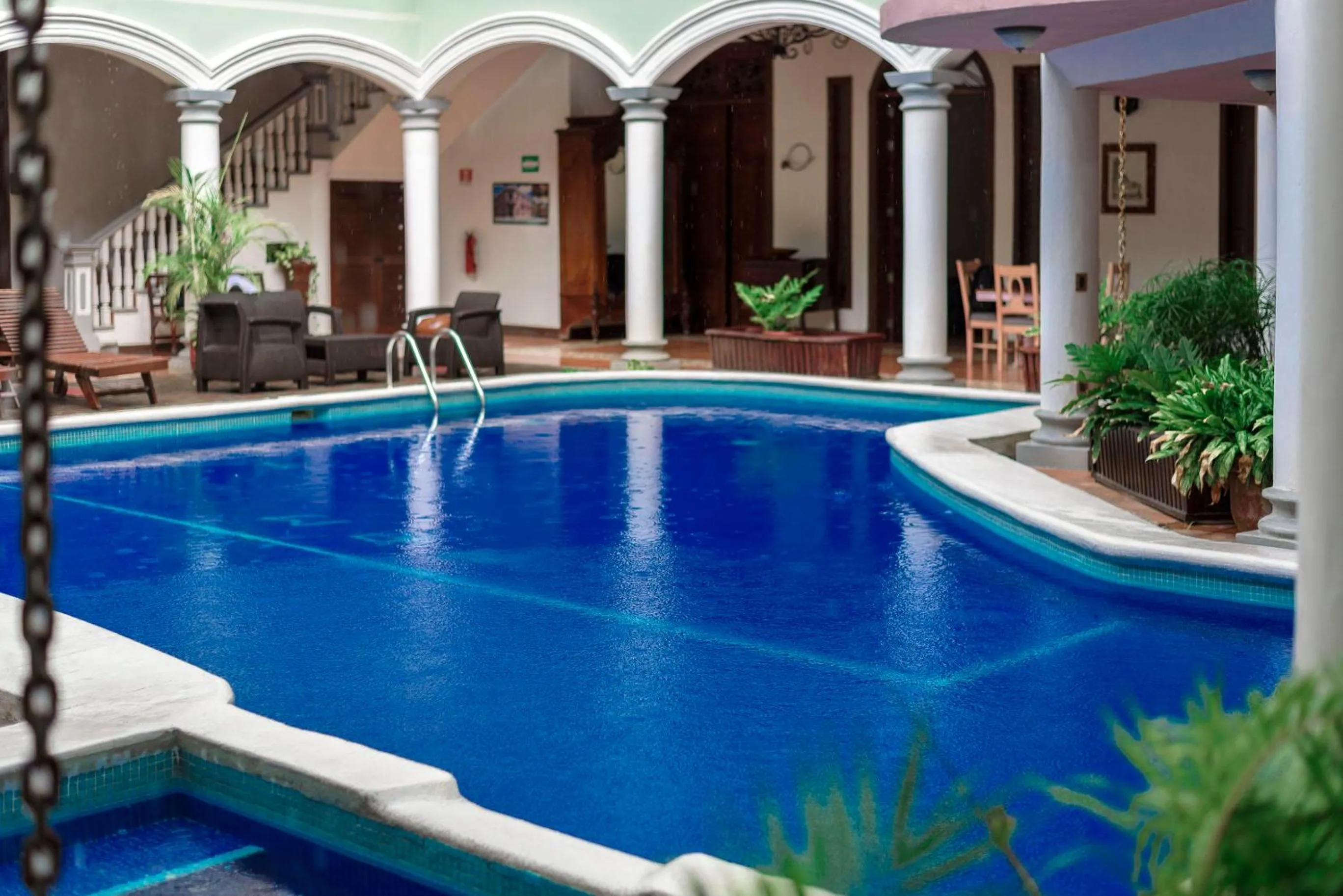 Swimming pool in Hotel Real La Merced