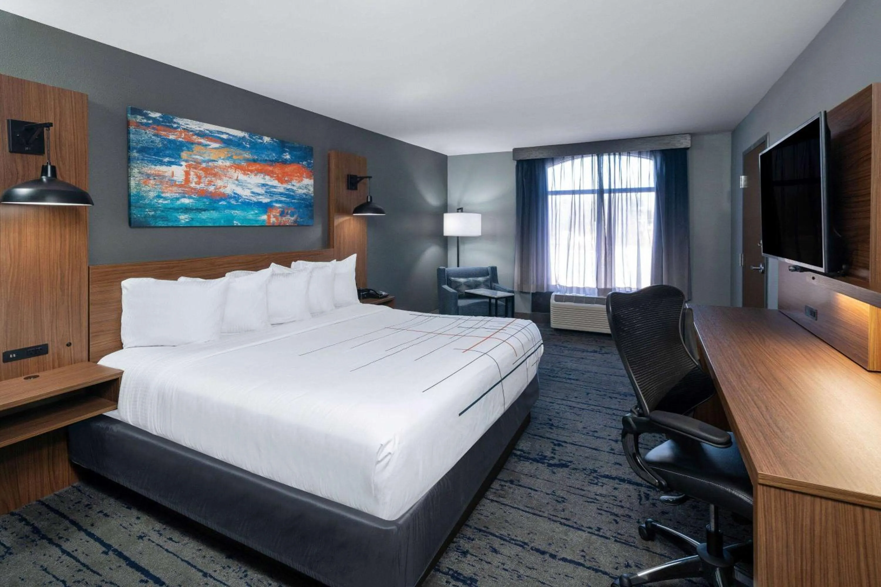 Photo of the whole room, Bed in La Quinta Inn & Suites by Wyndham-Albany GA