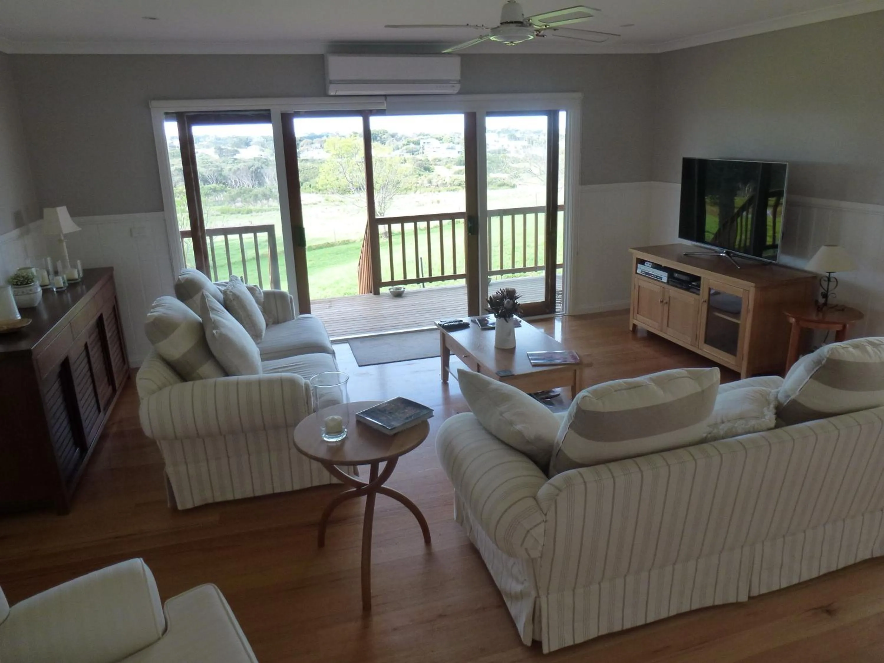 Communal lounge/ TV room in Grey Goose @ Smiths