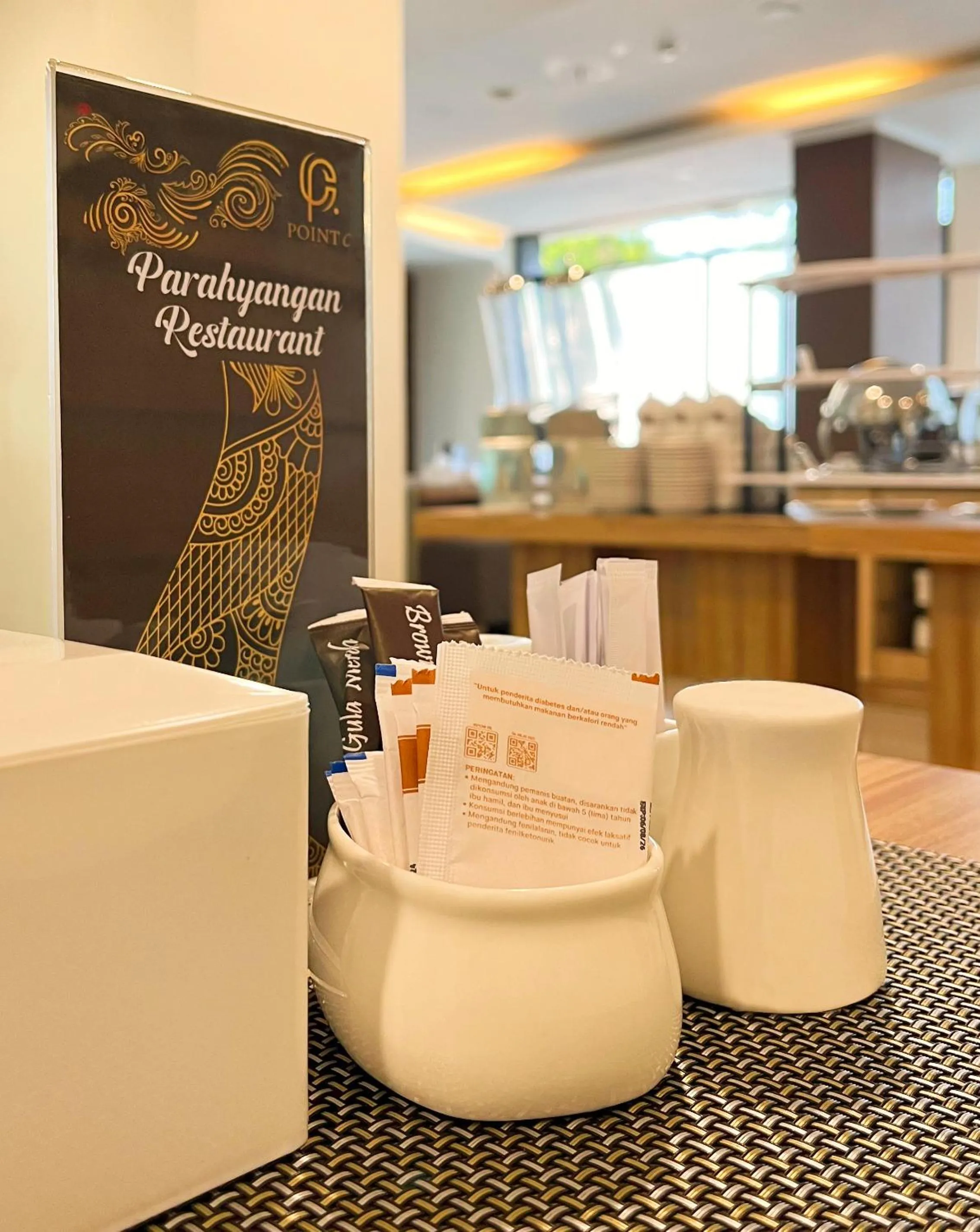 Restaurant/places to eat in Point C Hotel