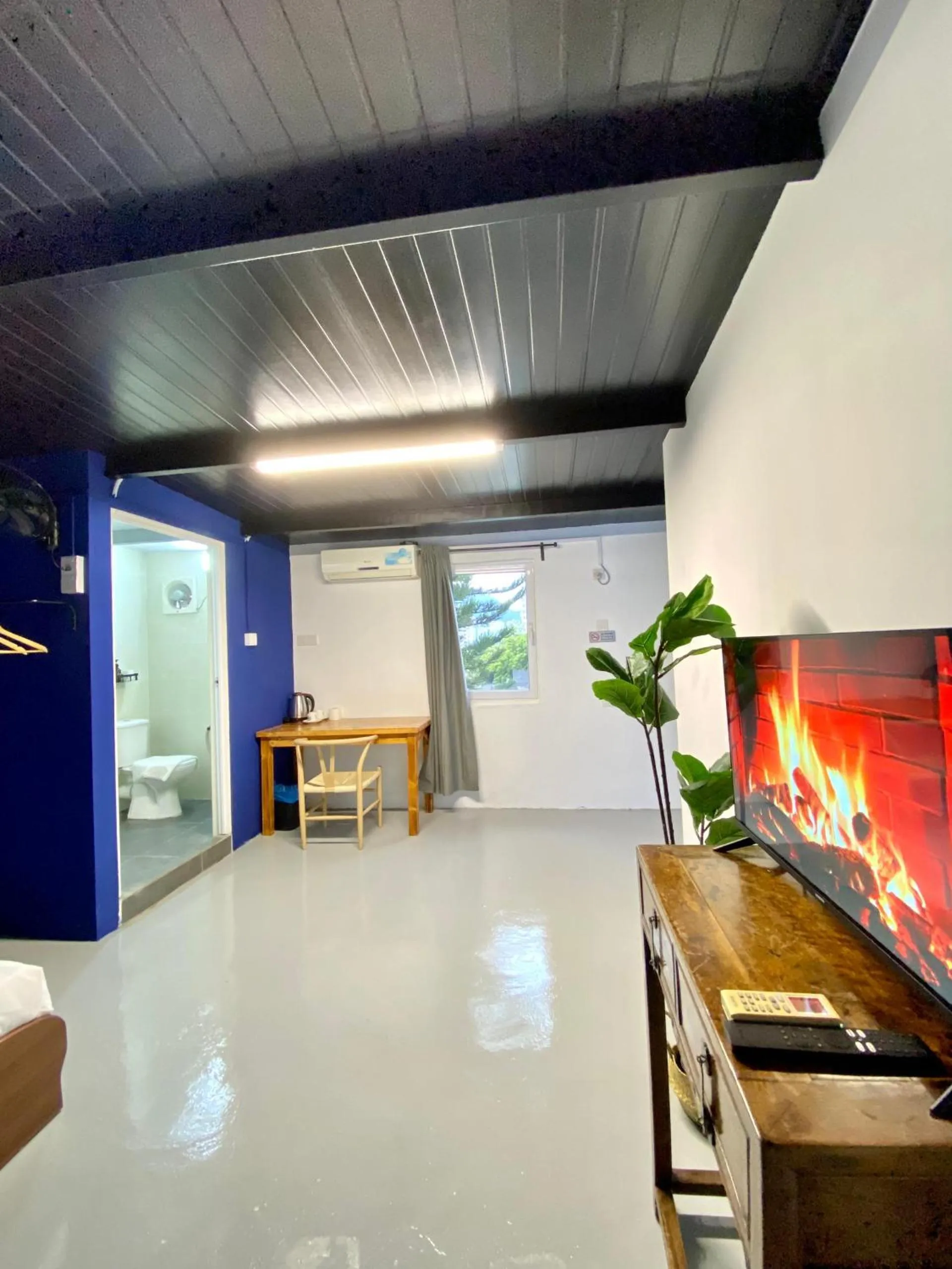 TV and multimedia in Bayu Bayu Hotel by Soft Loft