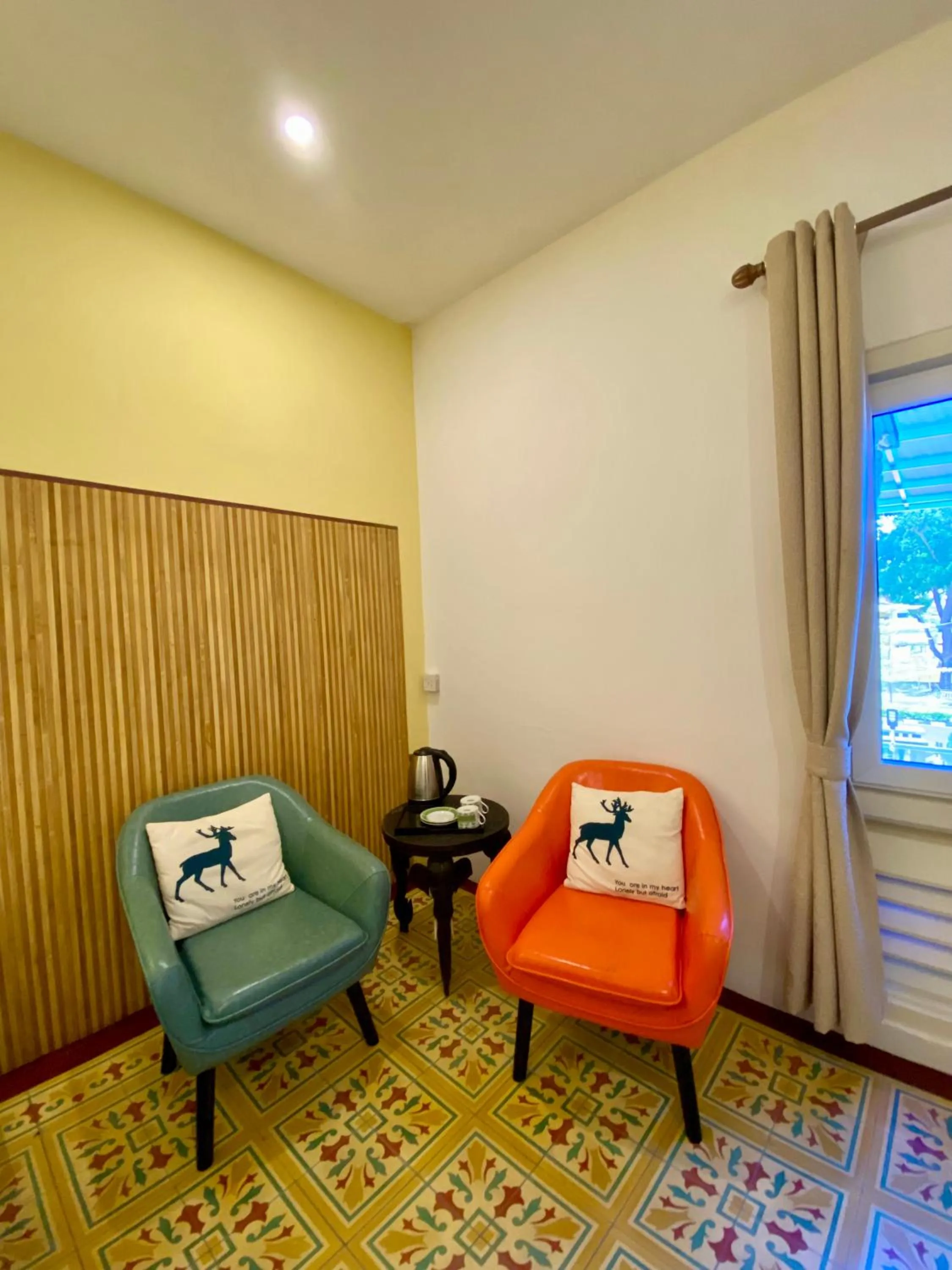 Seating area in Bayu Bayu Hotel by Soft Loft